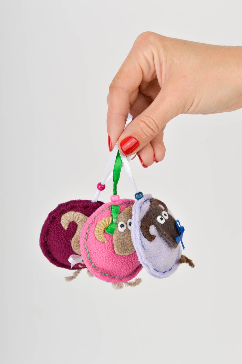 Брелки для ключей подарки ручной работы брелки-игрушки три овечки разноцветные фото 2