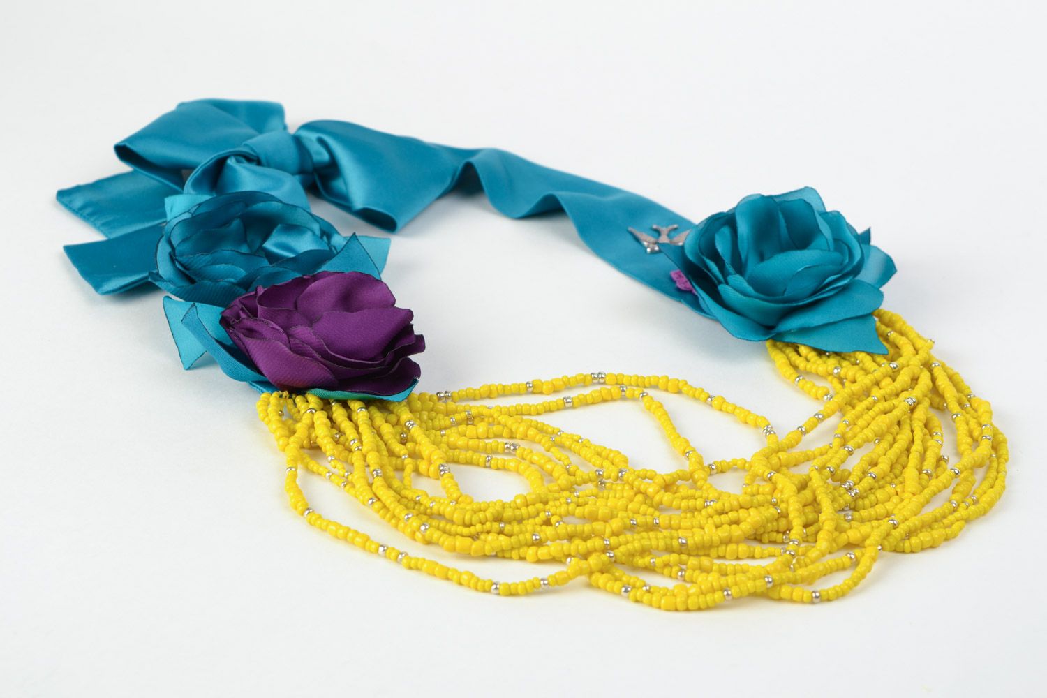 Gros collier riche en satin jaune bleu foncé fait main avec fleurs Roses lilas photo 2