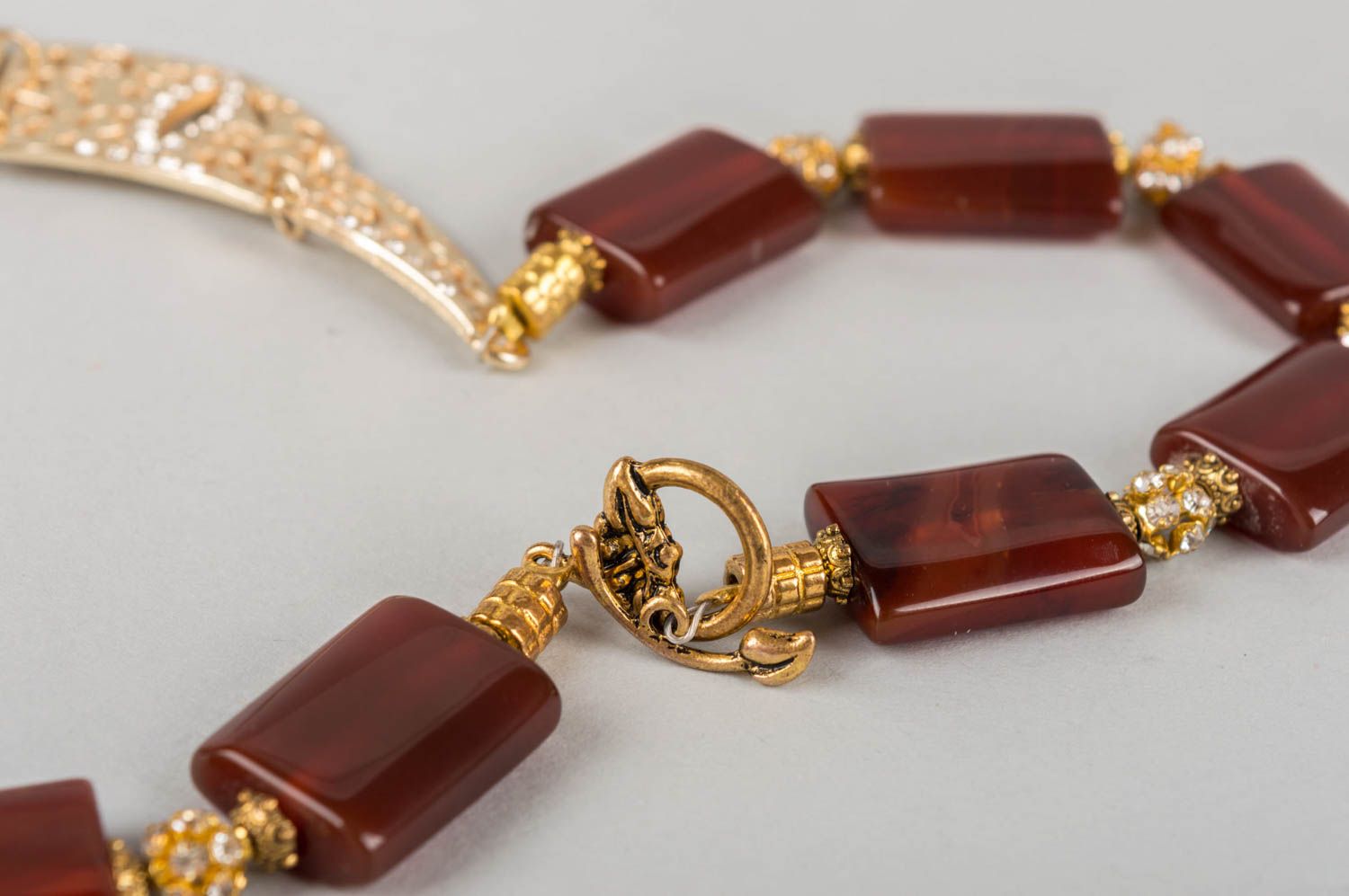 Beautiful vinous brass handmade designer necklace with agate with strasses photo 4