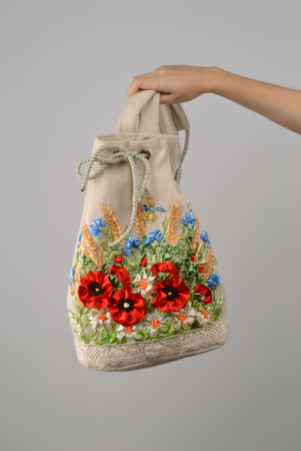 sac à dos en tissu naturel avec fleurs brodées photo 2