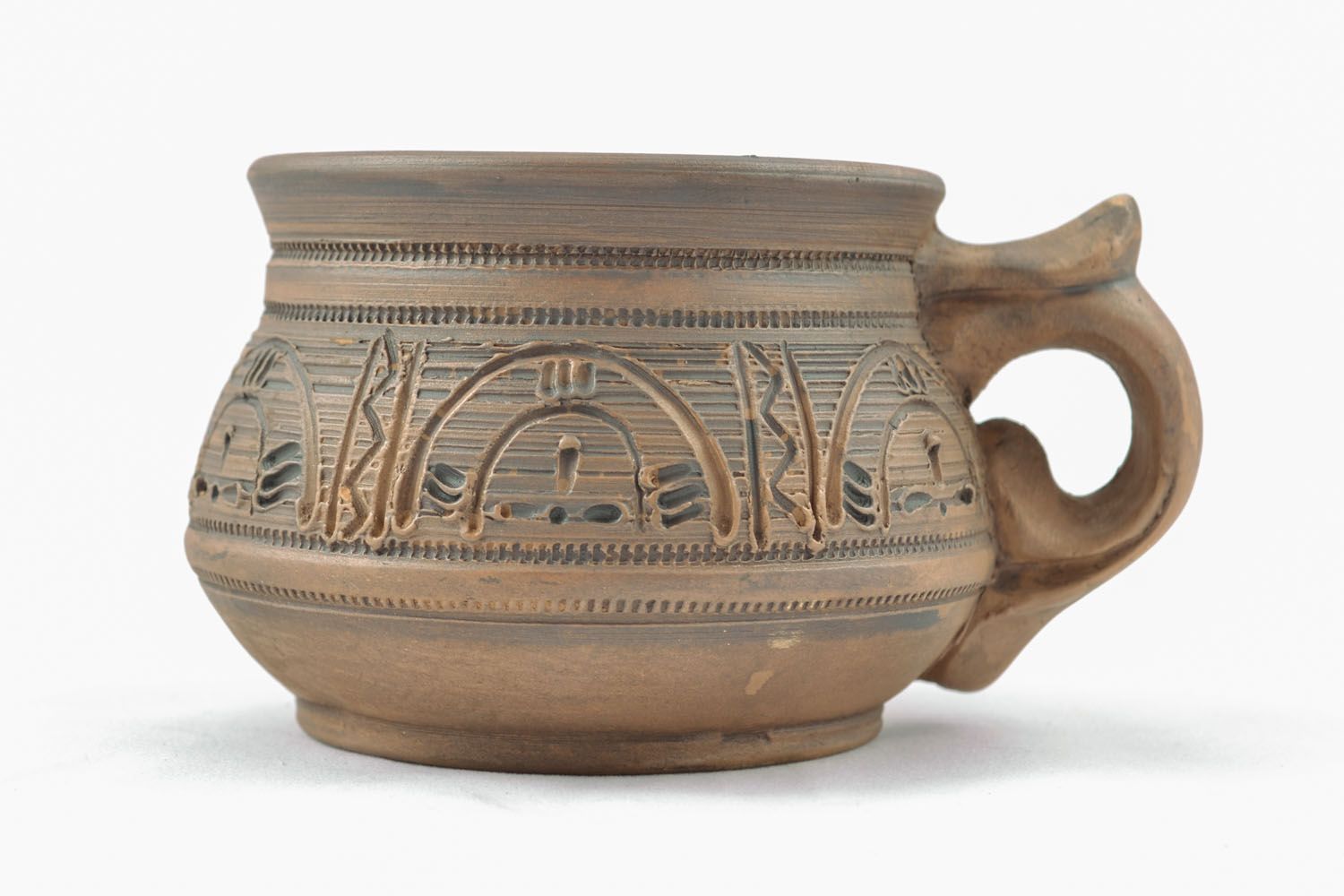 Unglazed clay cup with Machu Picchu patterns 0,51 lb photo 1