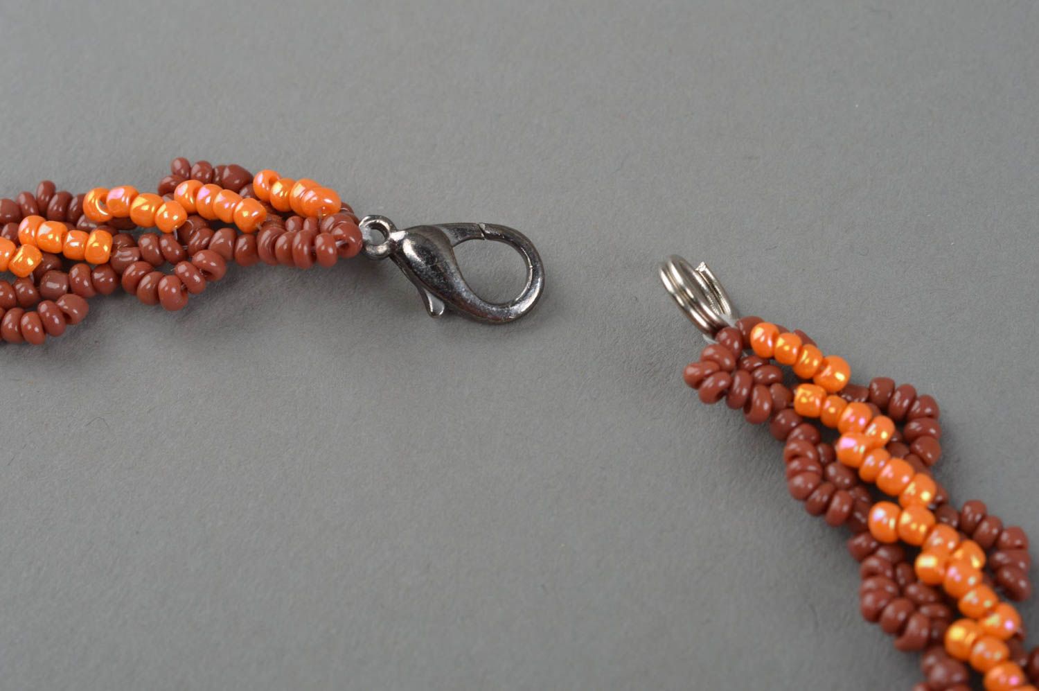 Ожерелье из бисера оранжевое с коричневым ручной работы авторского дизайна фото 4