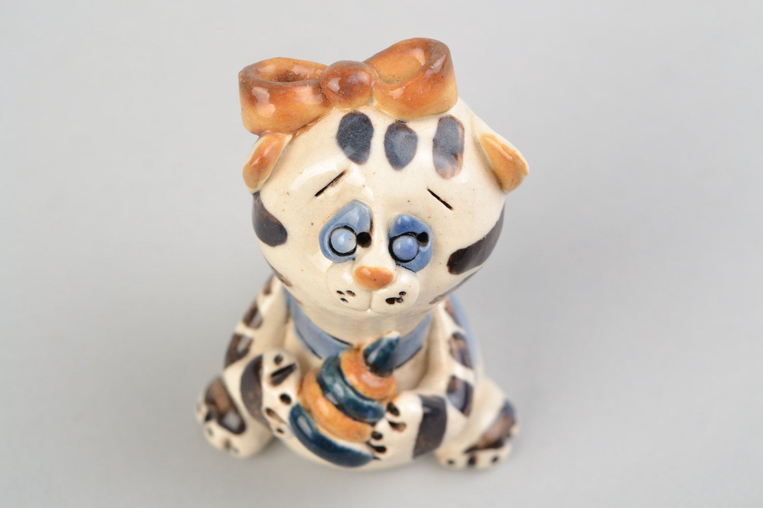 Handmade funny ceramic figurine of kitten with top painted with glaze table decor photo 3