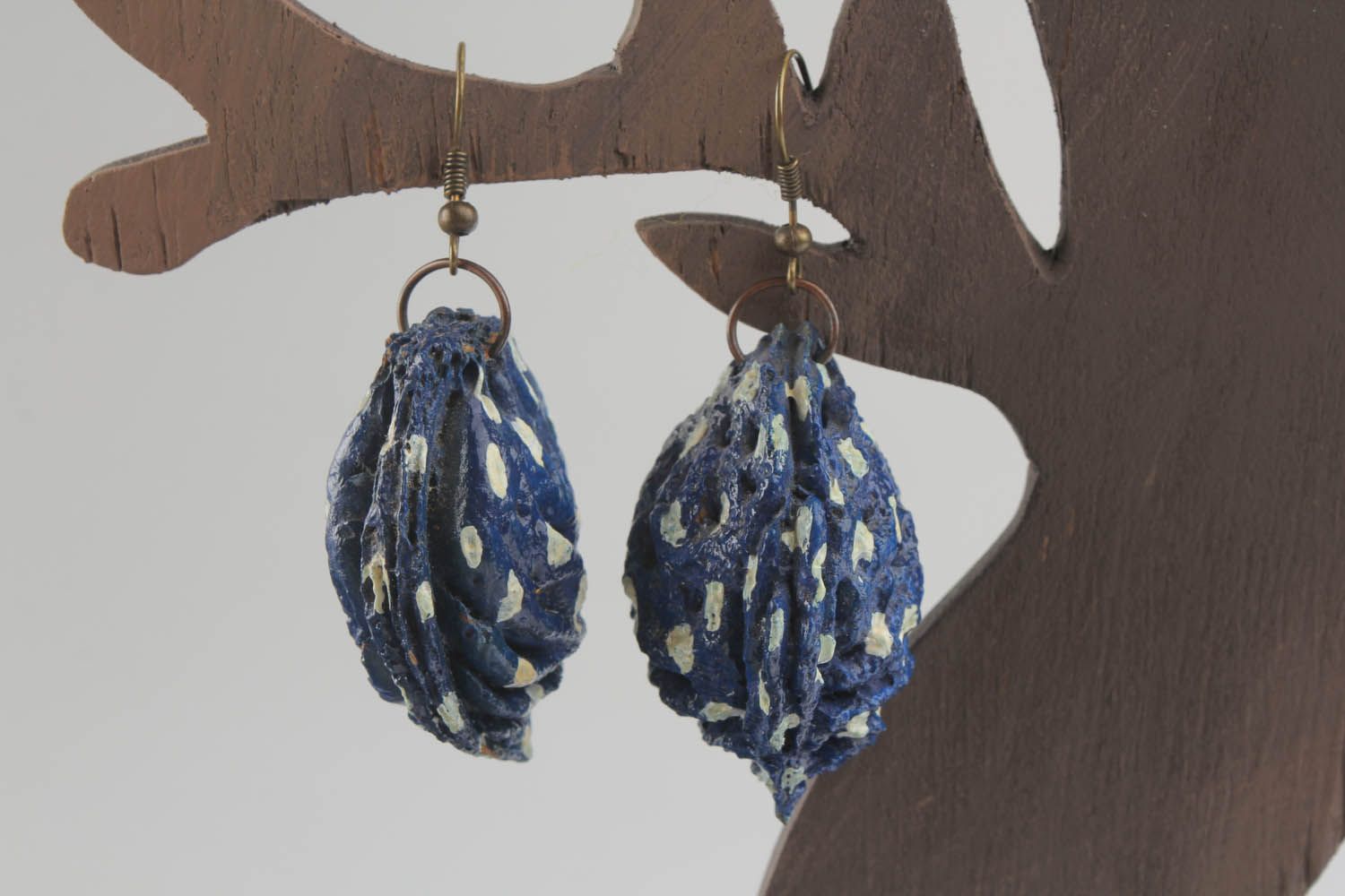 Boucles d'oreilles artisanales pendantes bleues photo 1