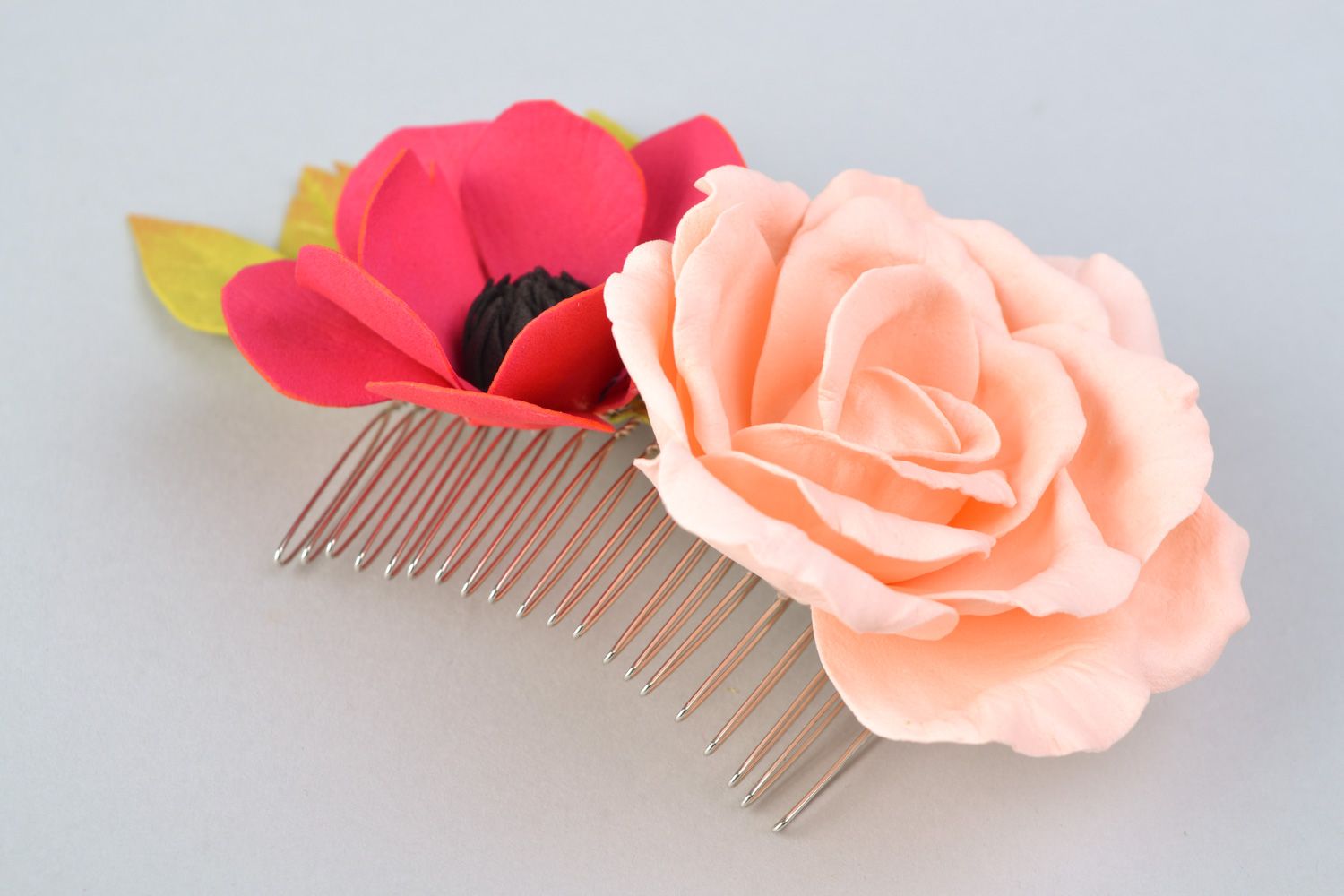 Металлический гребень для волос с цветами из фоамирана фото 5
