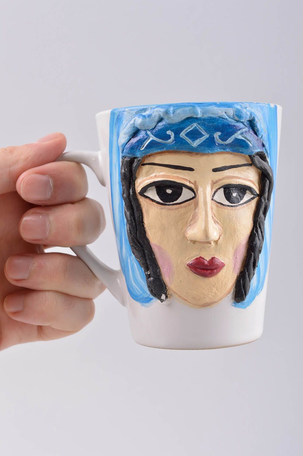 White ceramic cup with handle with molded female face 0,67 lb photo 5
