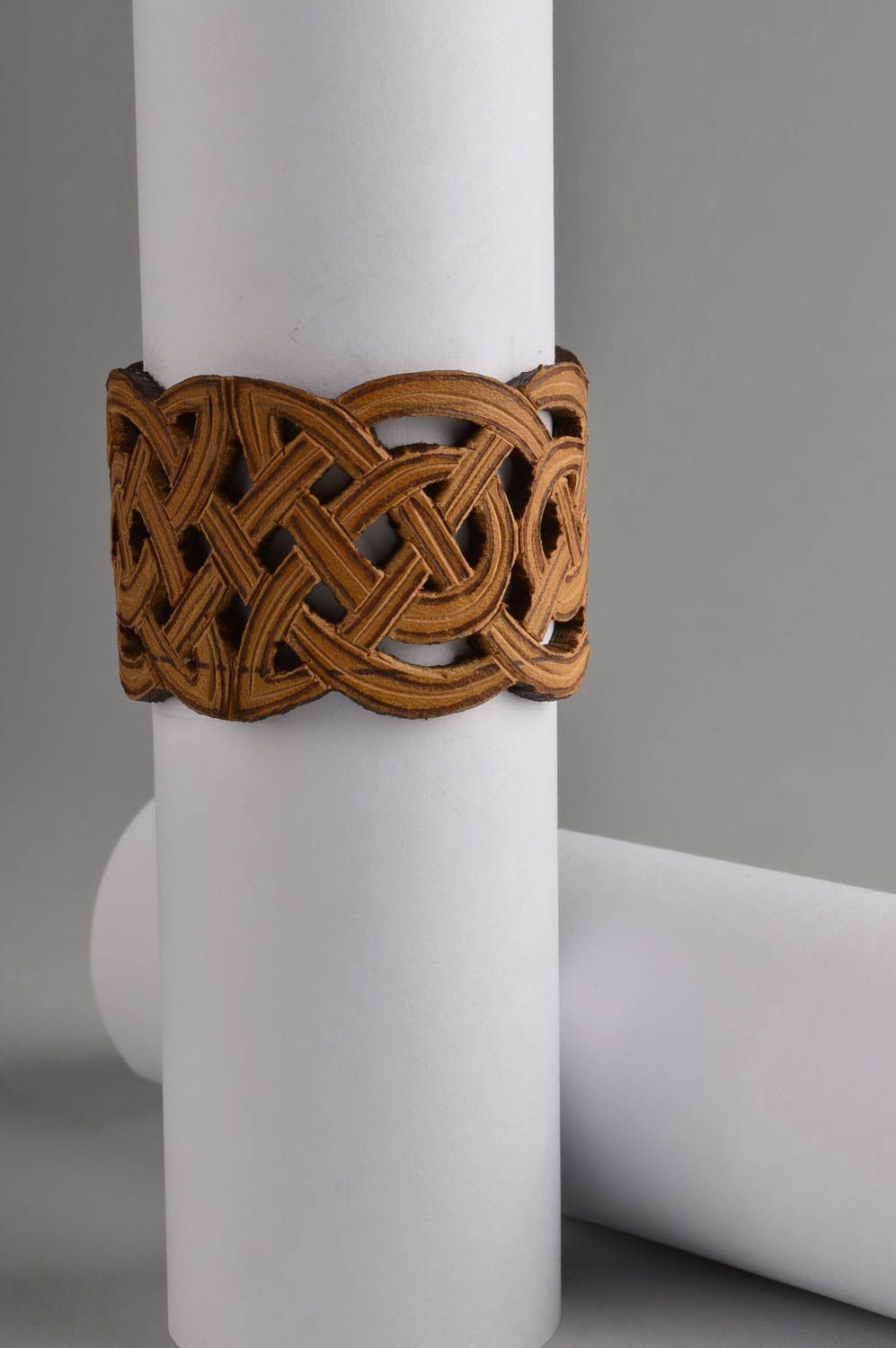 Bracelet tendance Bijou fait main large en cuir design ajouré Cadeau femme photo 1