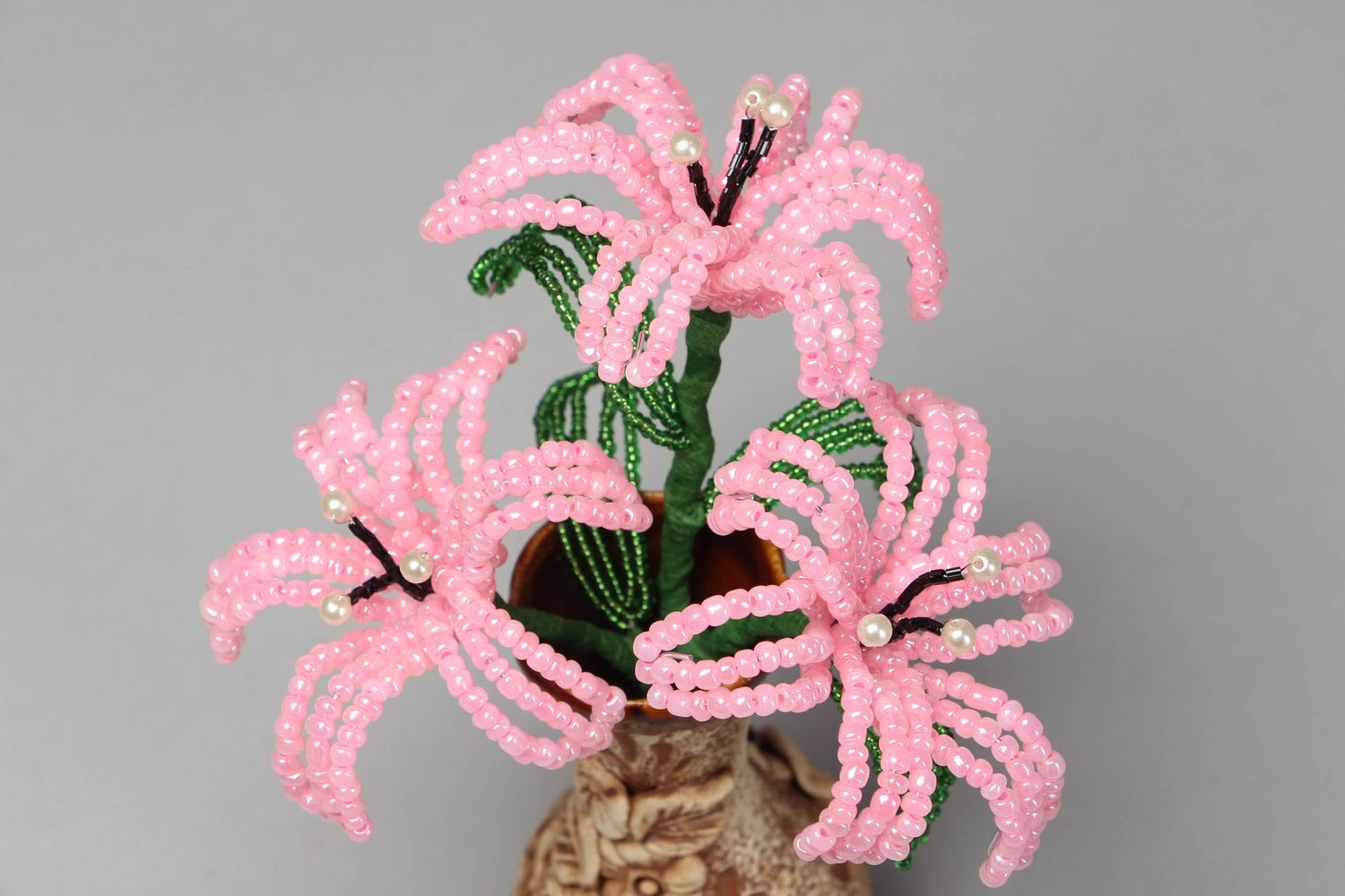 Лилии из бисера нежные розовые  фото 3