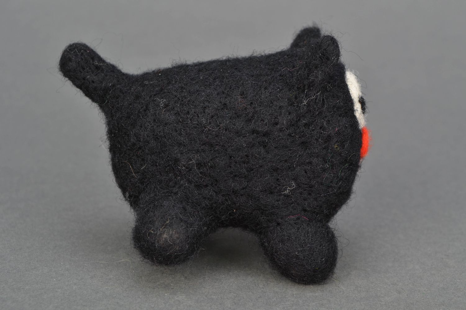 Peluche en laine feutrée chaton noir  photo 2