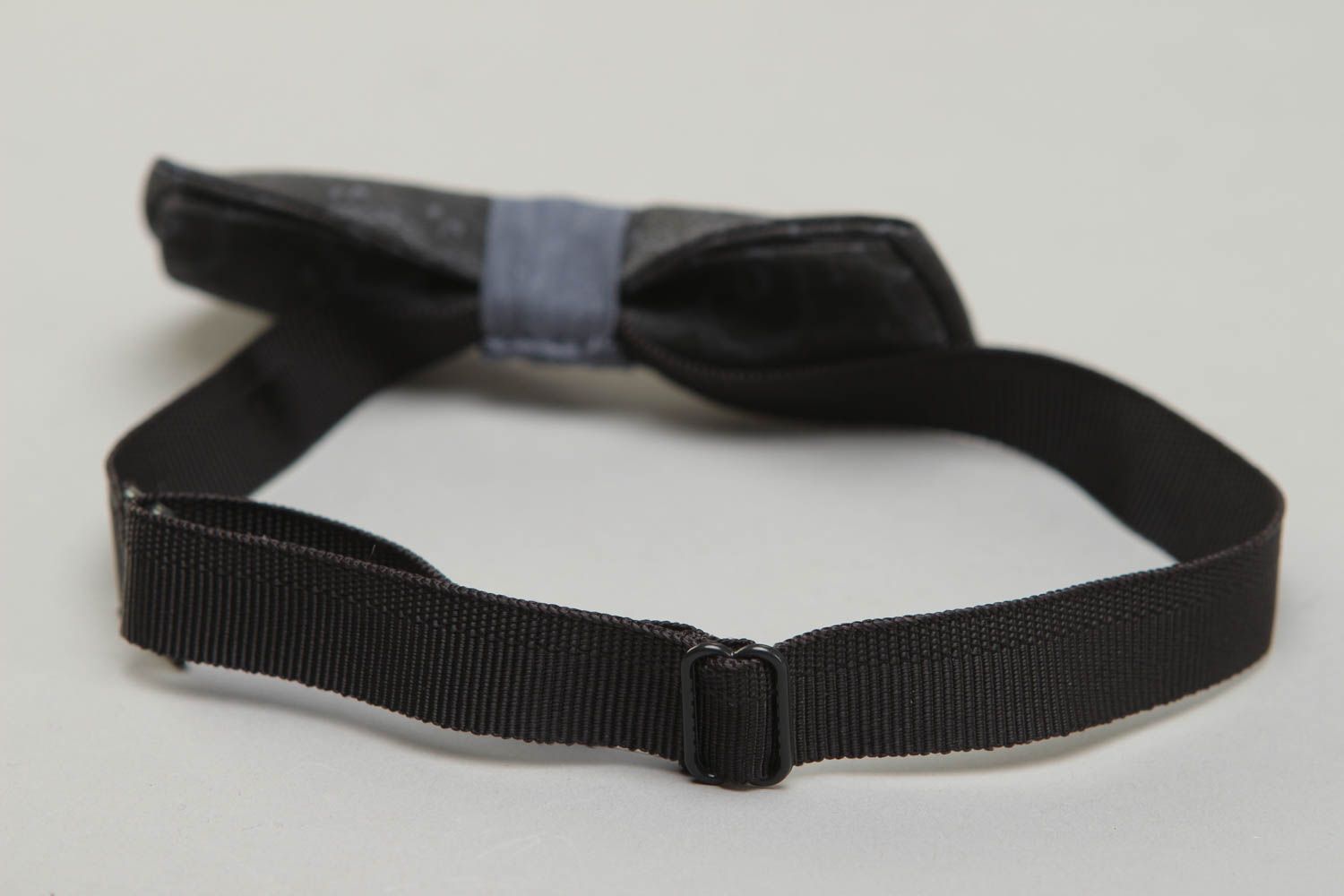 Fabric bow tie of charcoal color with thin pattern photo 3