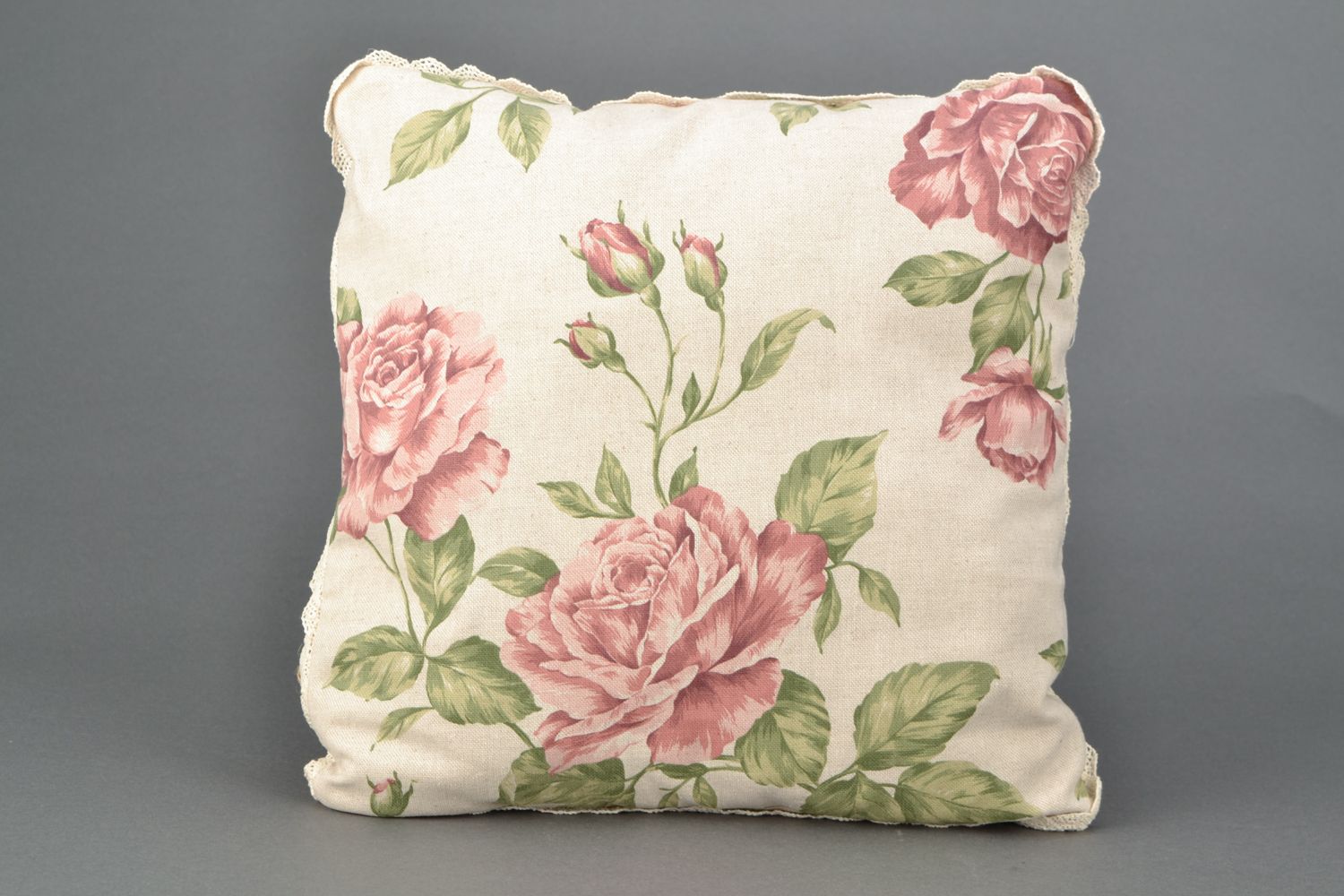 Coussin décoratif pour canapé beige à fleurs roses fait main original  photo 1