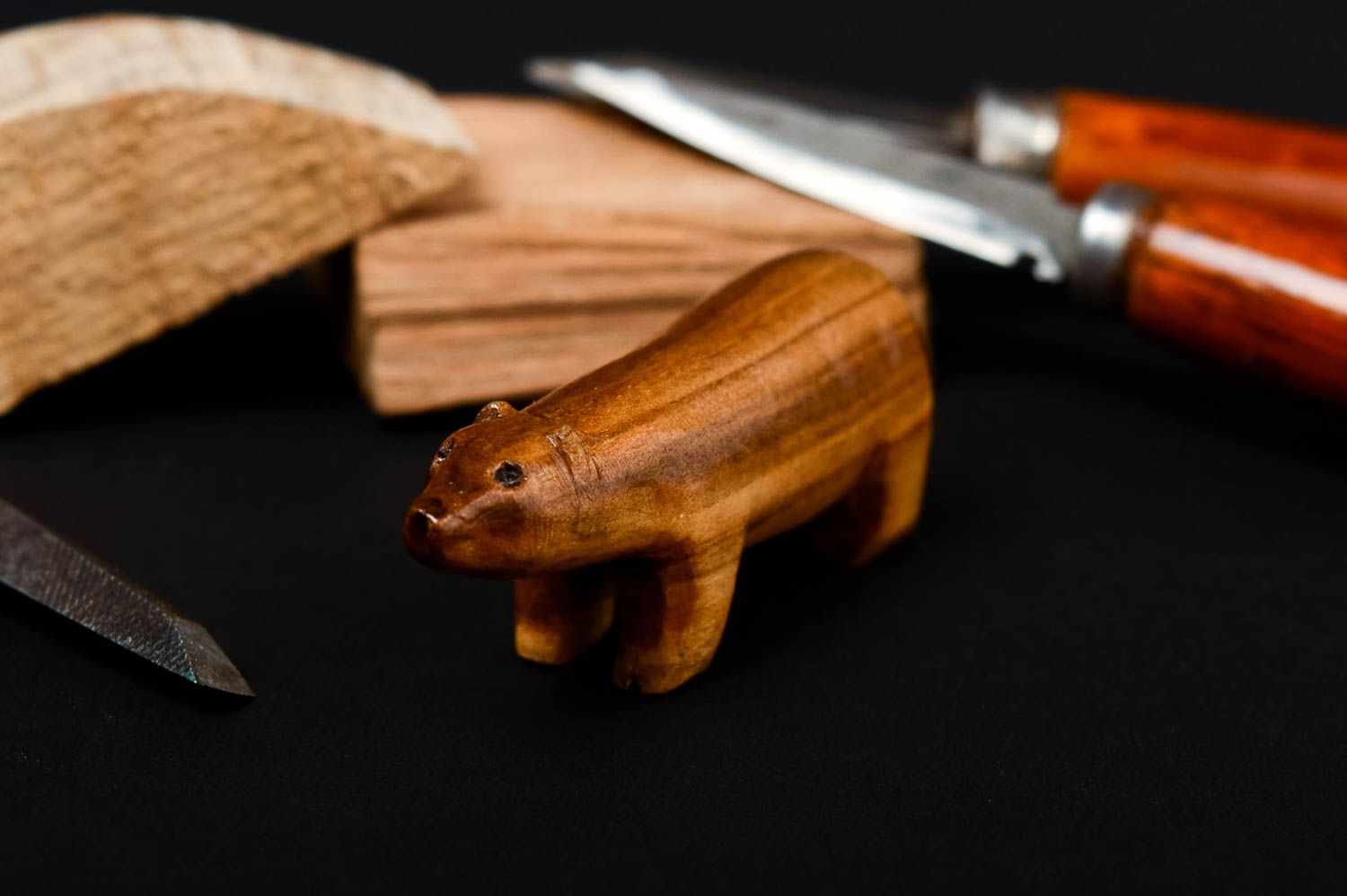 Figur aus Holz handmade geschnitzte Holzfigur Öko Spielzeug Tisch Deko Bär schön foto 1