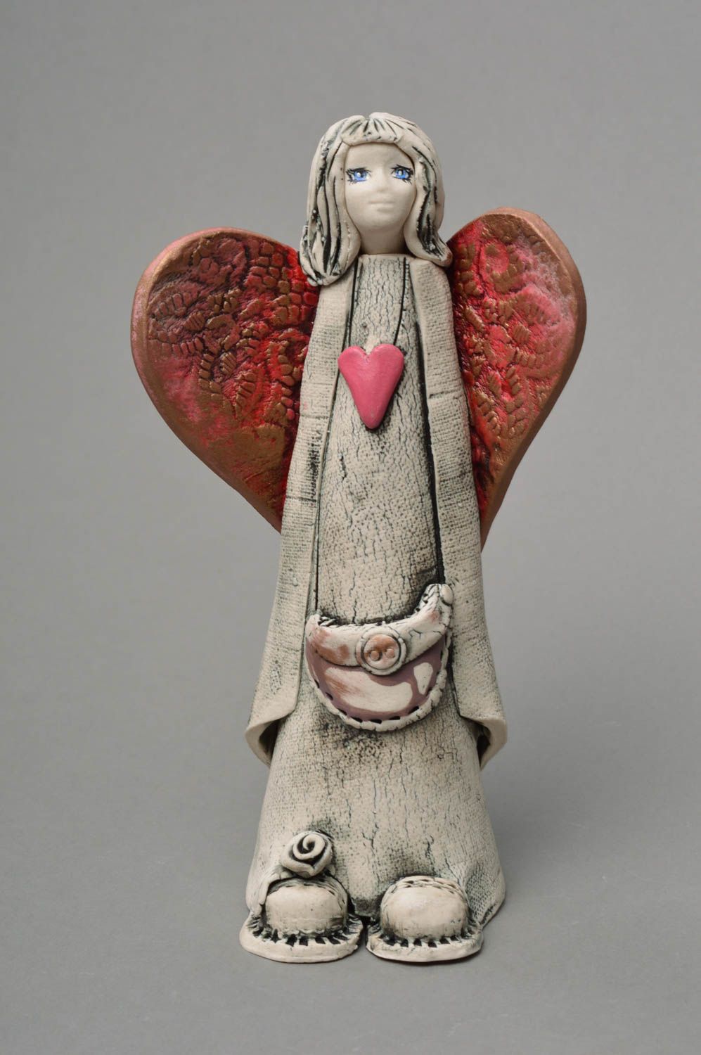 Petite figurine en porcelaine peinte décorative faite main Ange avec coeur photo 1