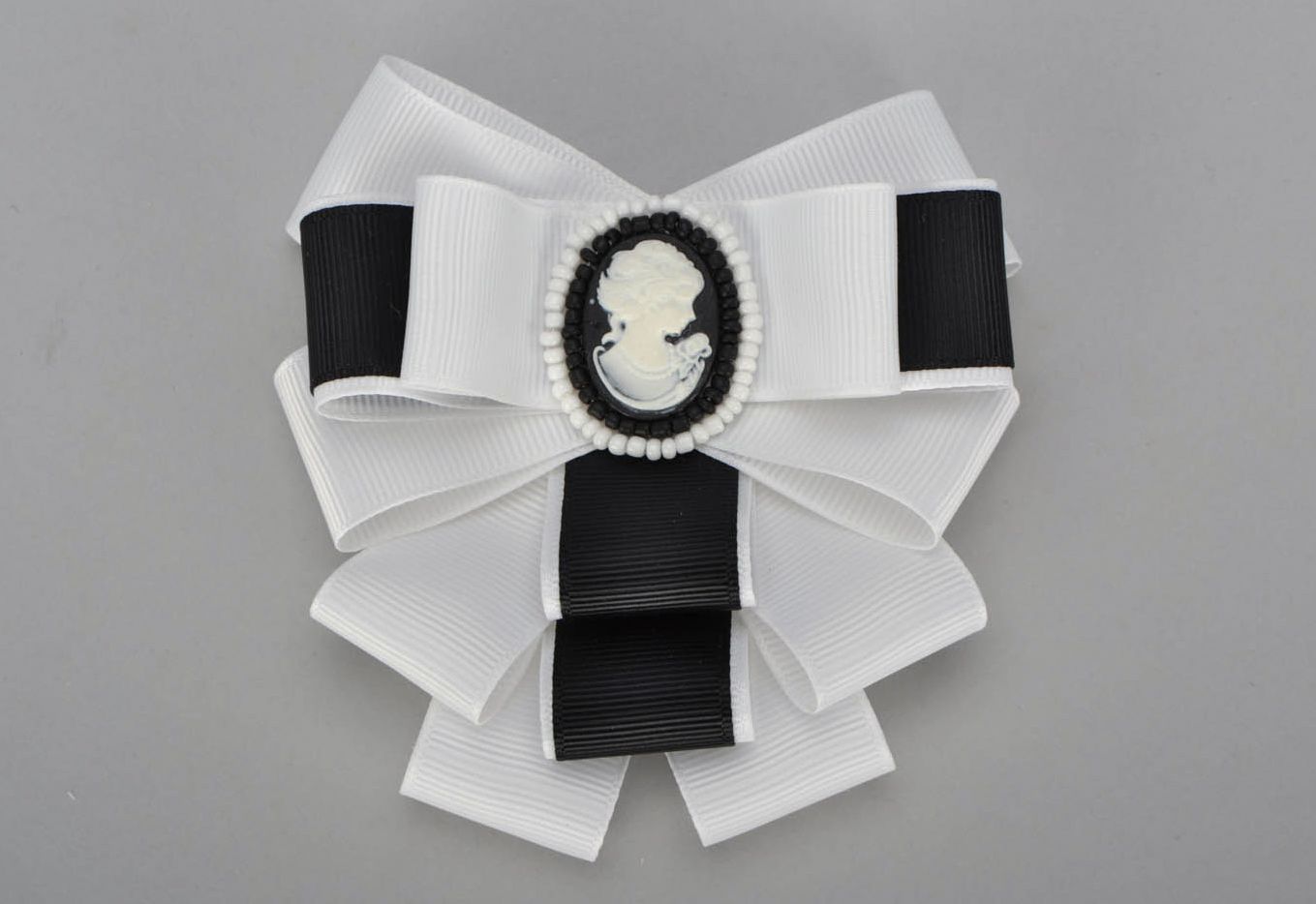 Brooch tie with cameo photo 4