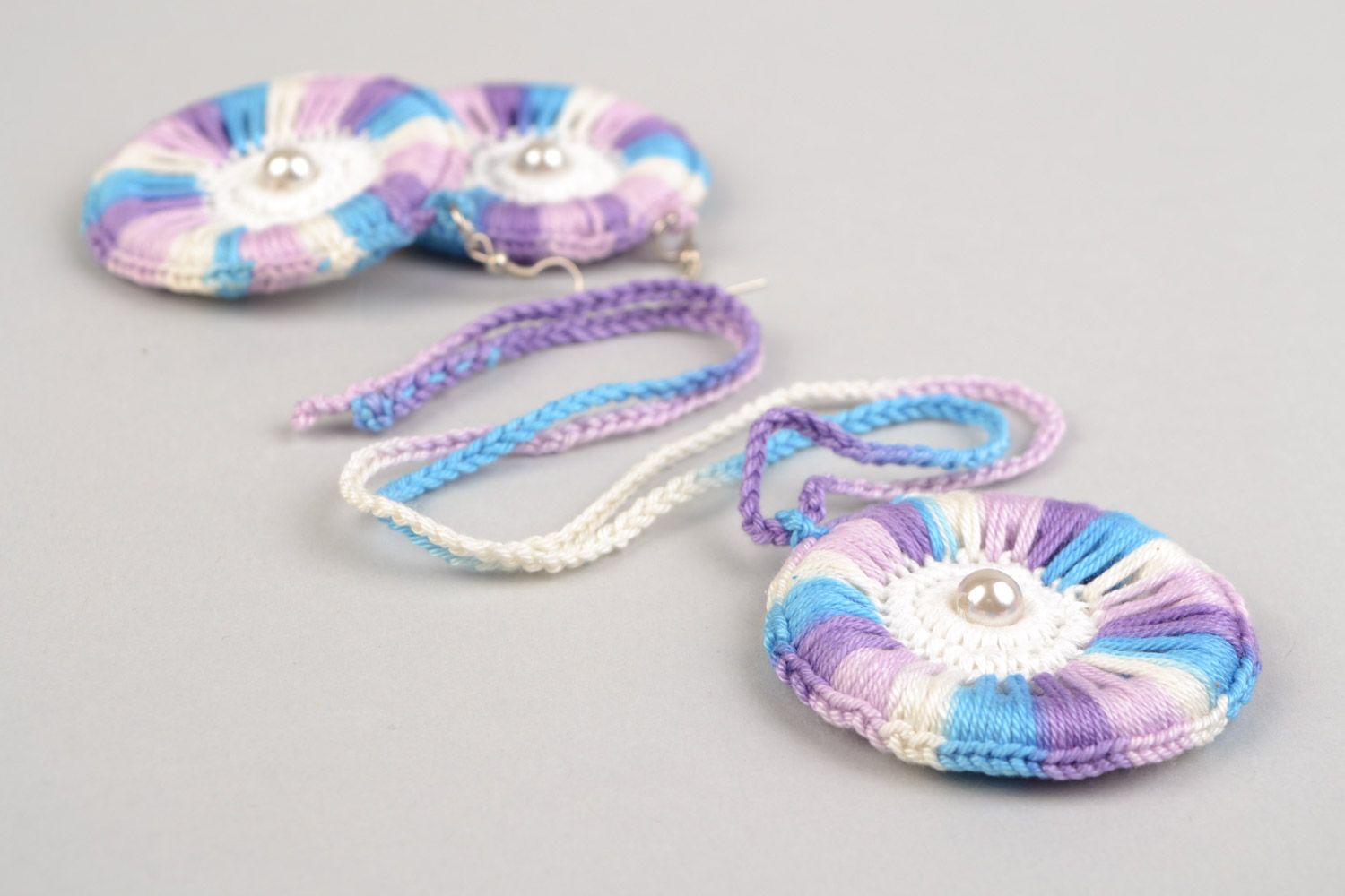 Ensemble de bijoux ronds multicolores faits main tressés en fils 2 pièces  photo 4