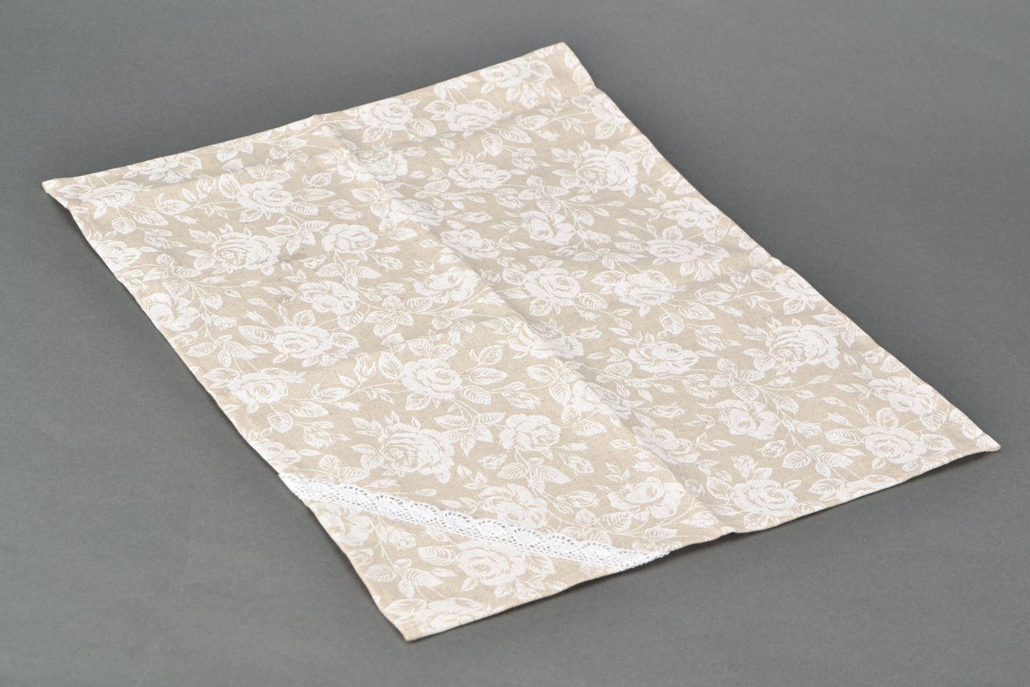Napperon rectangulaire en tissu beige à motif floral fait main Rose Blanche photo 4
