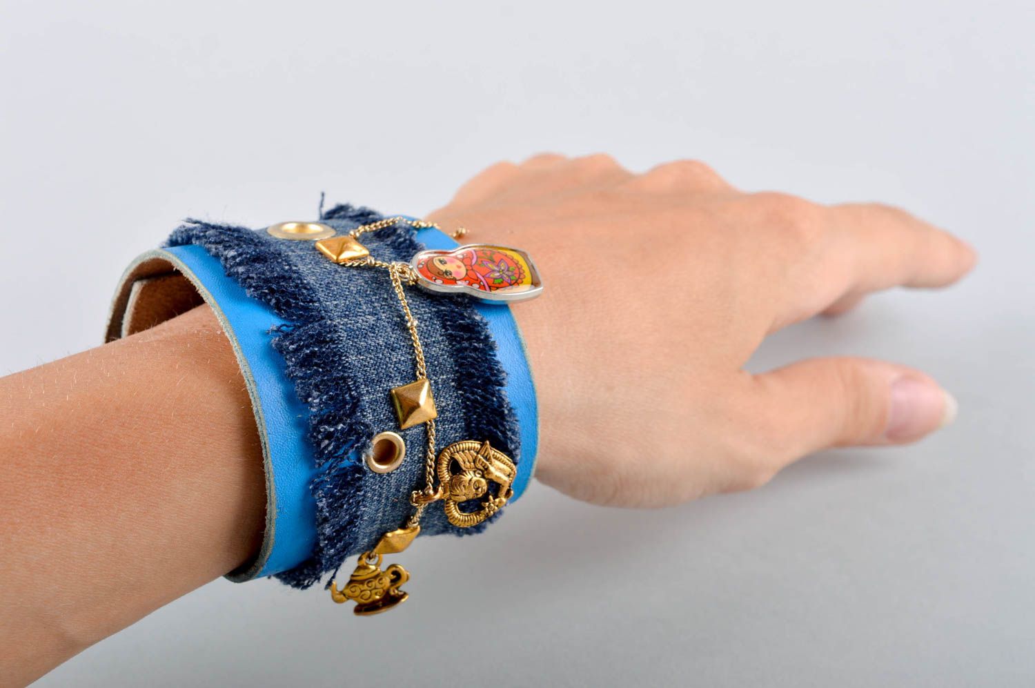 Bracelet manchette Bracelet bleu fait main Bijoux cuir Accessoires femme photo 5