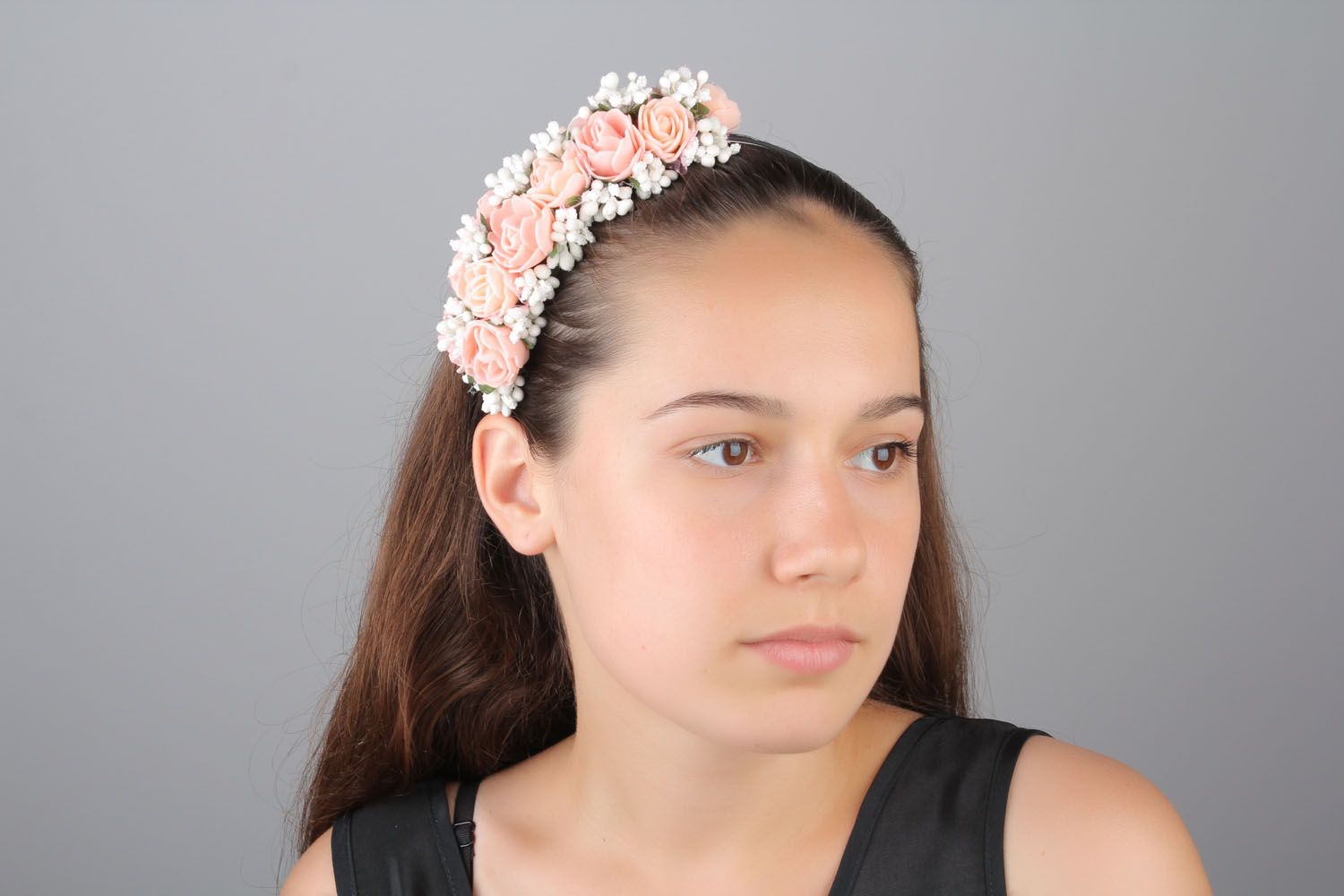 Обруч для волос с розовыми цветами фото 5