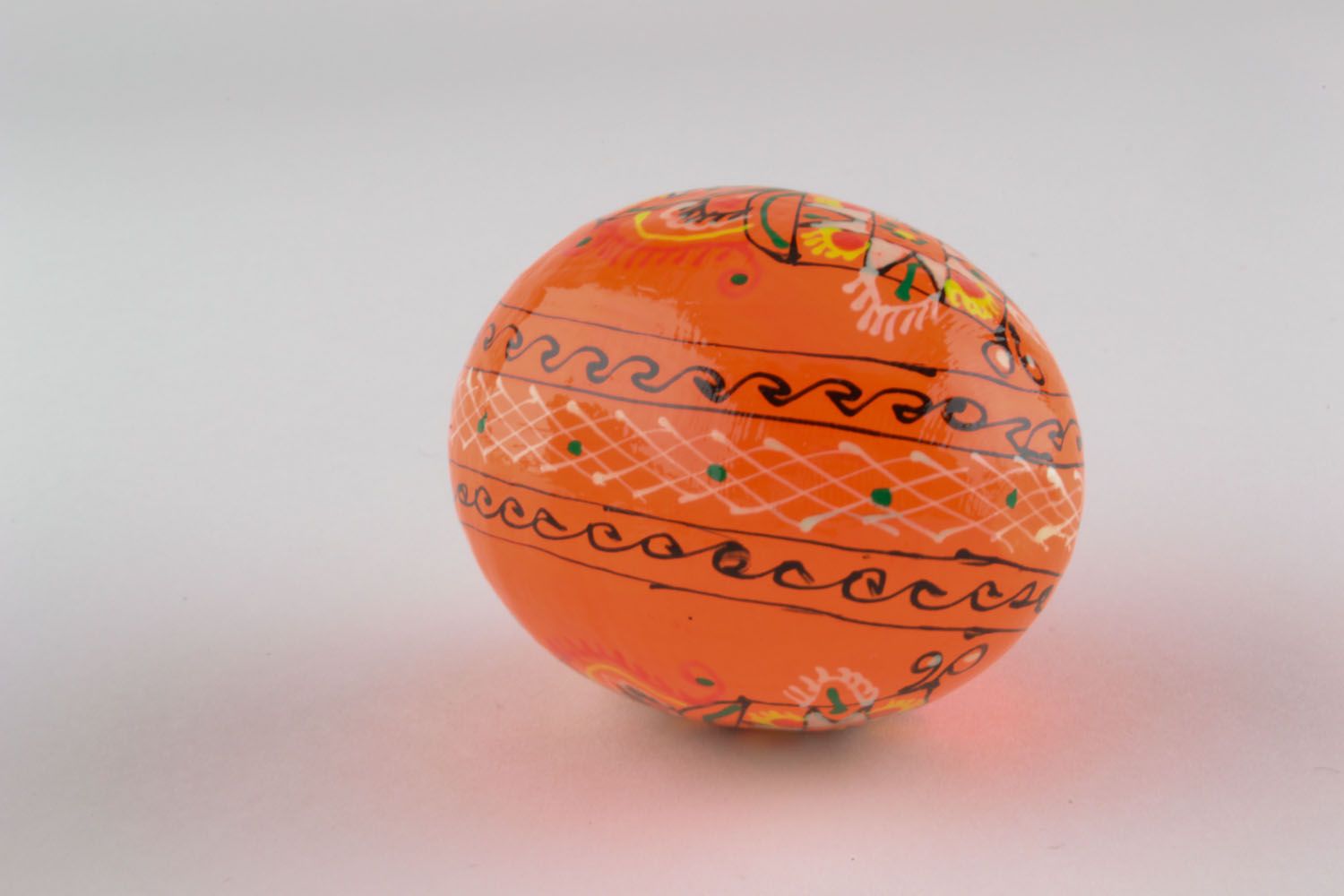 Huevo de Pascua de madera anaranjado foto 4