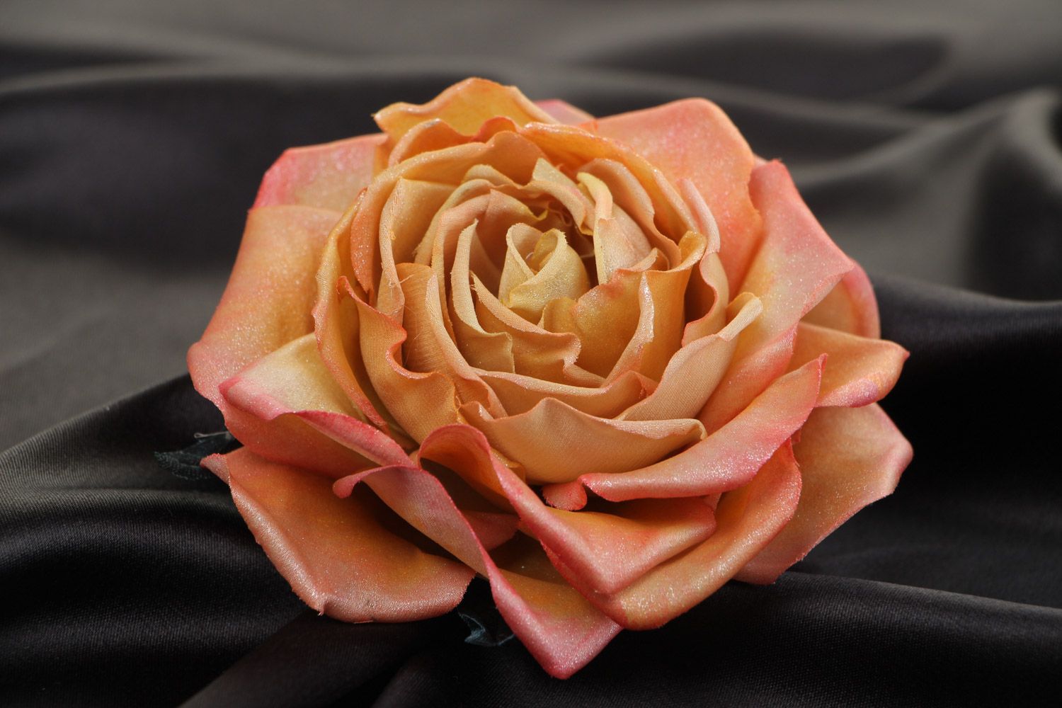 Handmade Haarspange Rose aus Atlas und Seide Frauen Schmuck originelles Geschenk foto 1