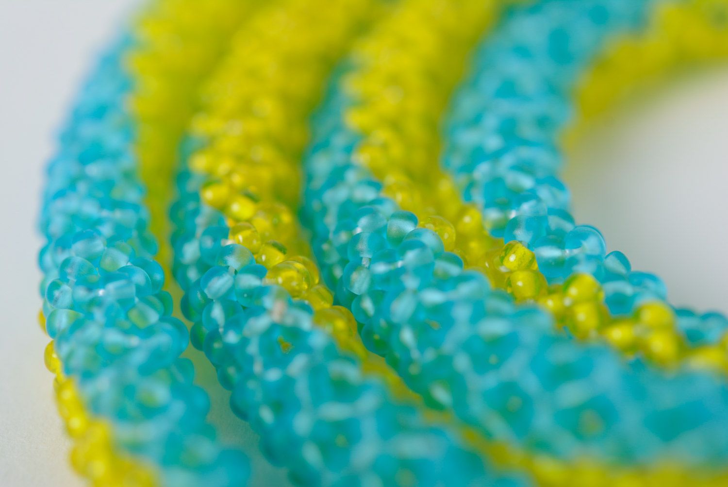 Handgemachtes geflochtenes Lariat aus Glasperlen in Gelb und Blau für Frauen foto 5