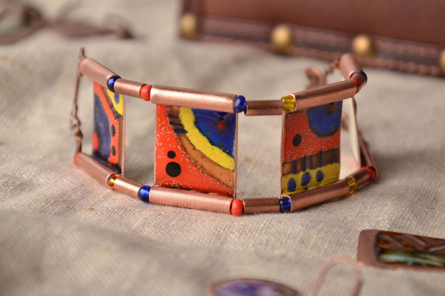 Handgemachtes Armband aus Kupfer mit farbiger Bemalung  foto 1