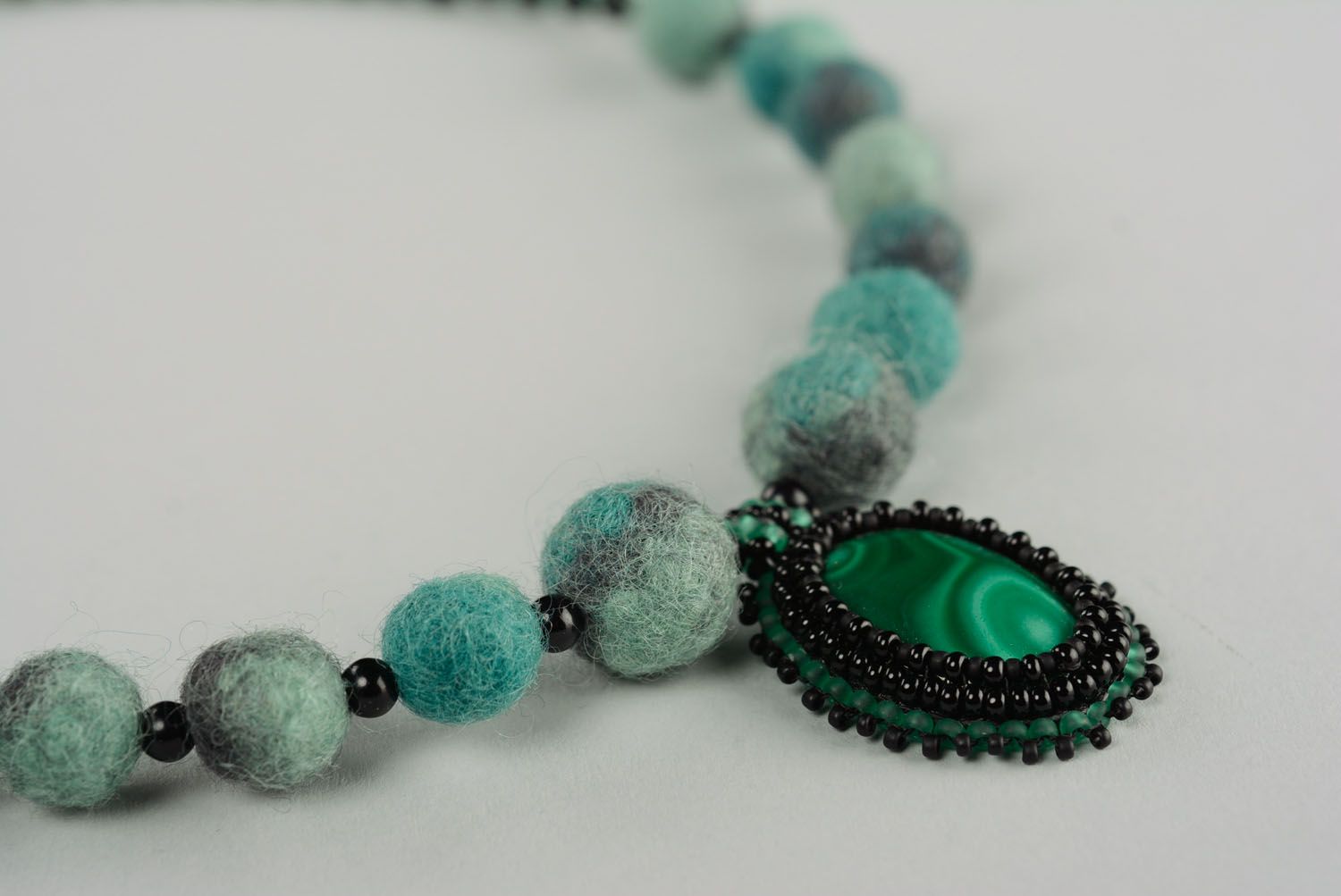 Necklace with felt beads and malachite stone photo 4