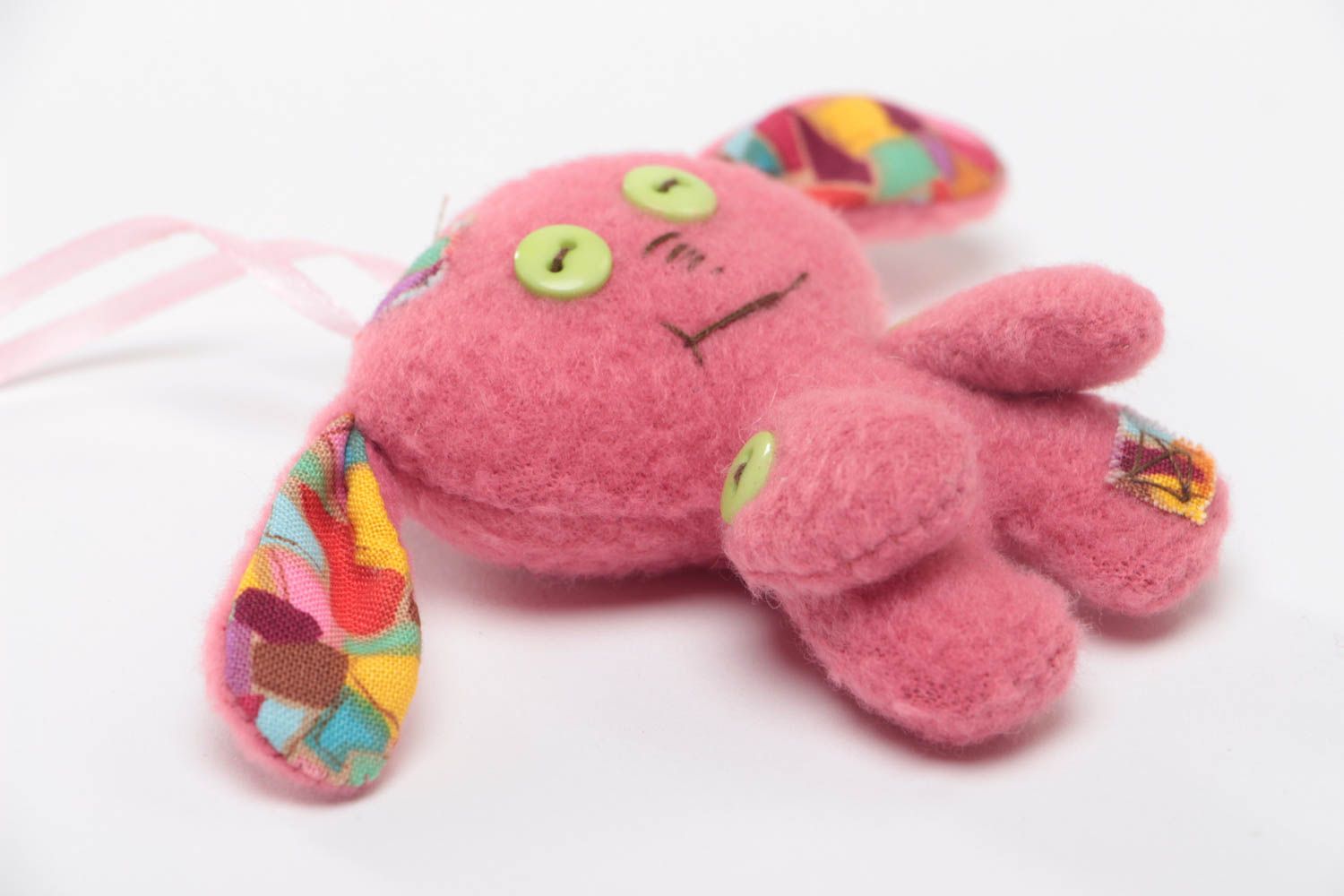 Мягка интерьерная подвеска игрушка с петелькой для ребенка розовая зайка хенд мейд фото 3