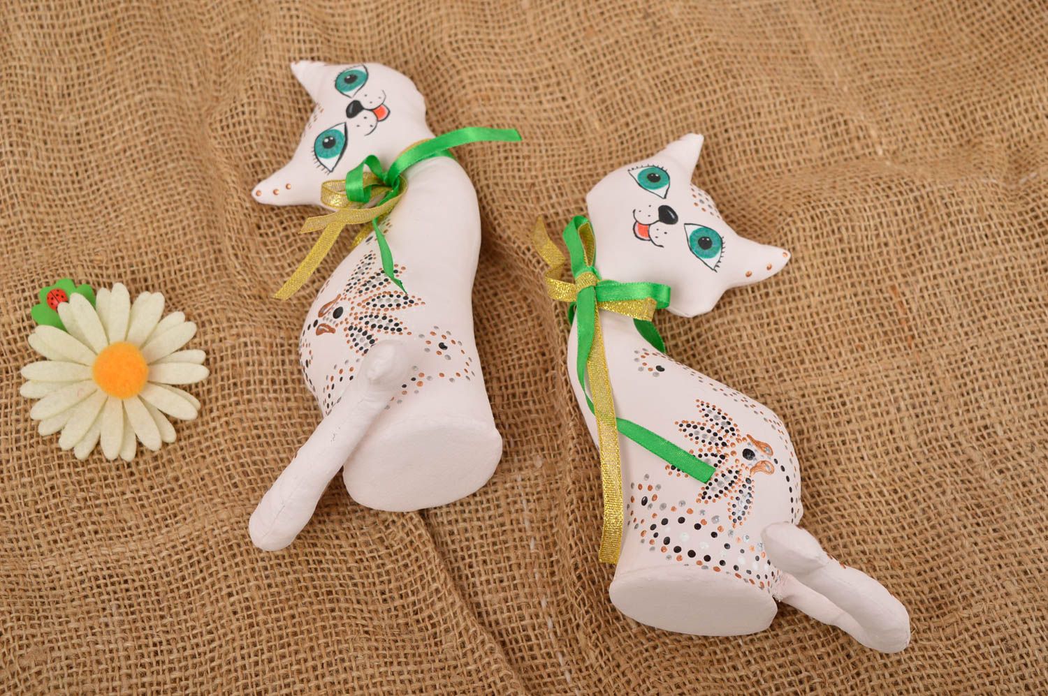 Handmade Kuscheltiere Katzen Geschenke für Kinder Stoff Spielzeuge 2 Stück weiß foto 1