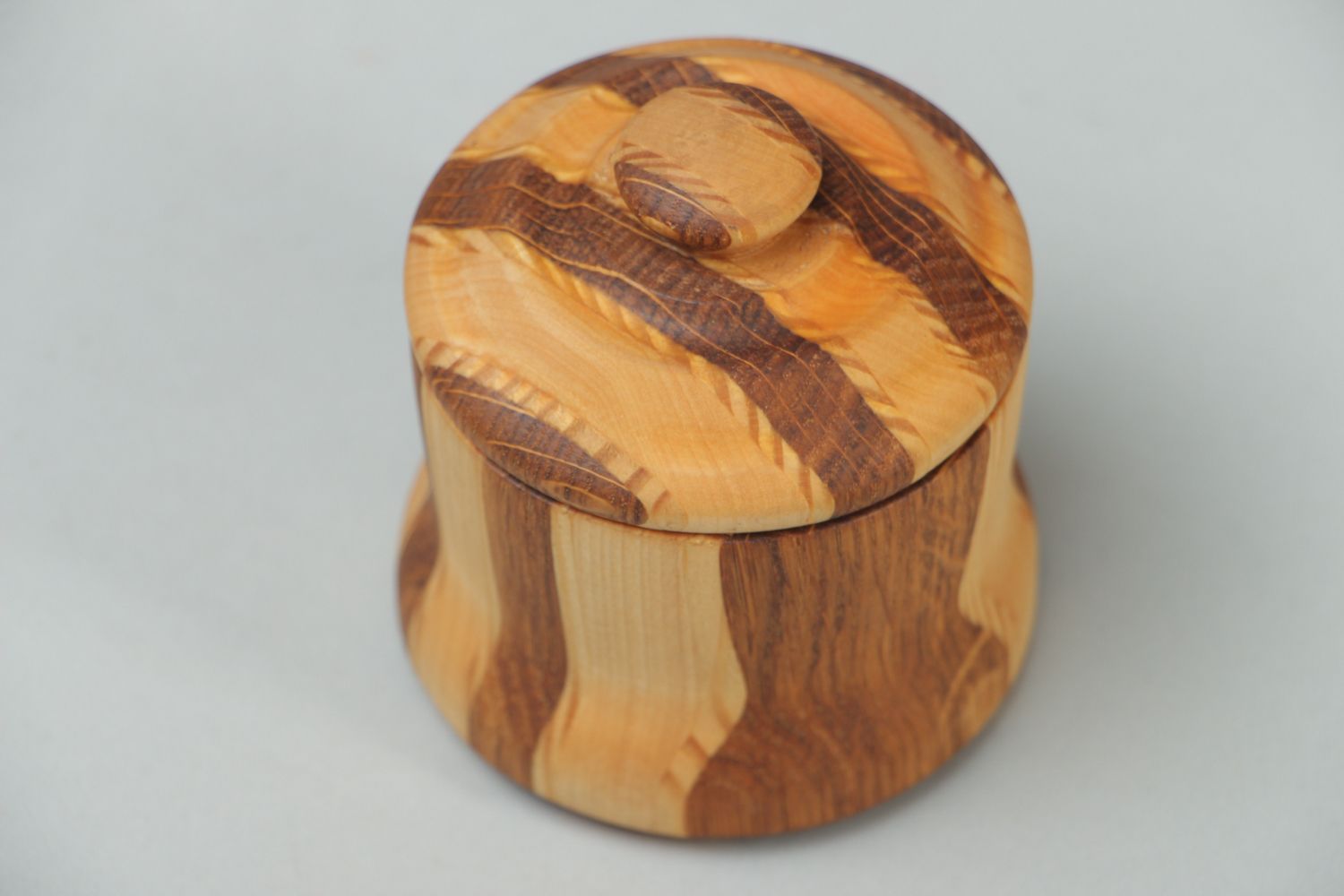 Salero de madera artesanal foto 3