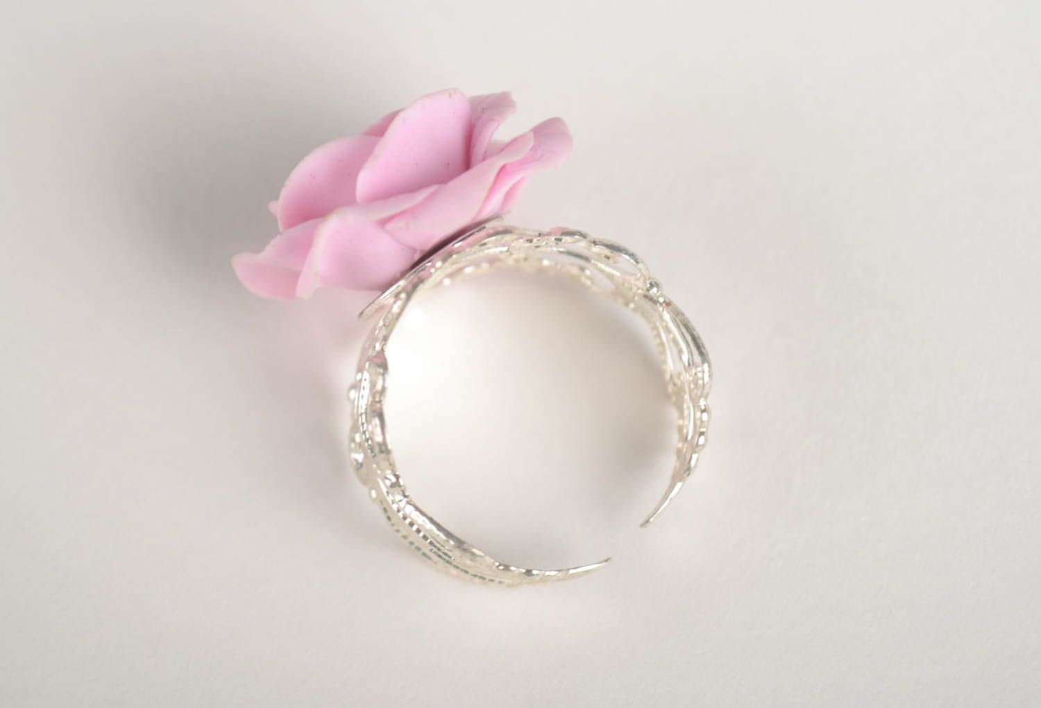 Кольцо ручной работы украшение из полимерной глины перстень с розовым цветком фото 2