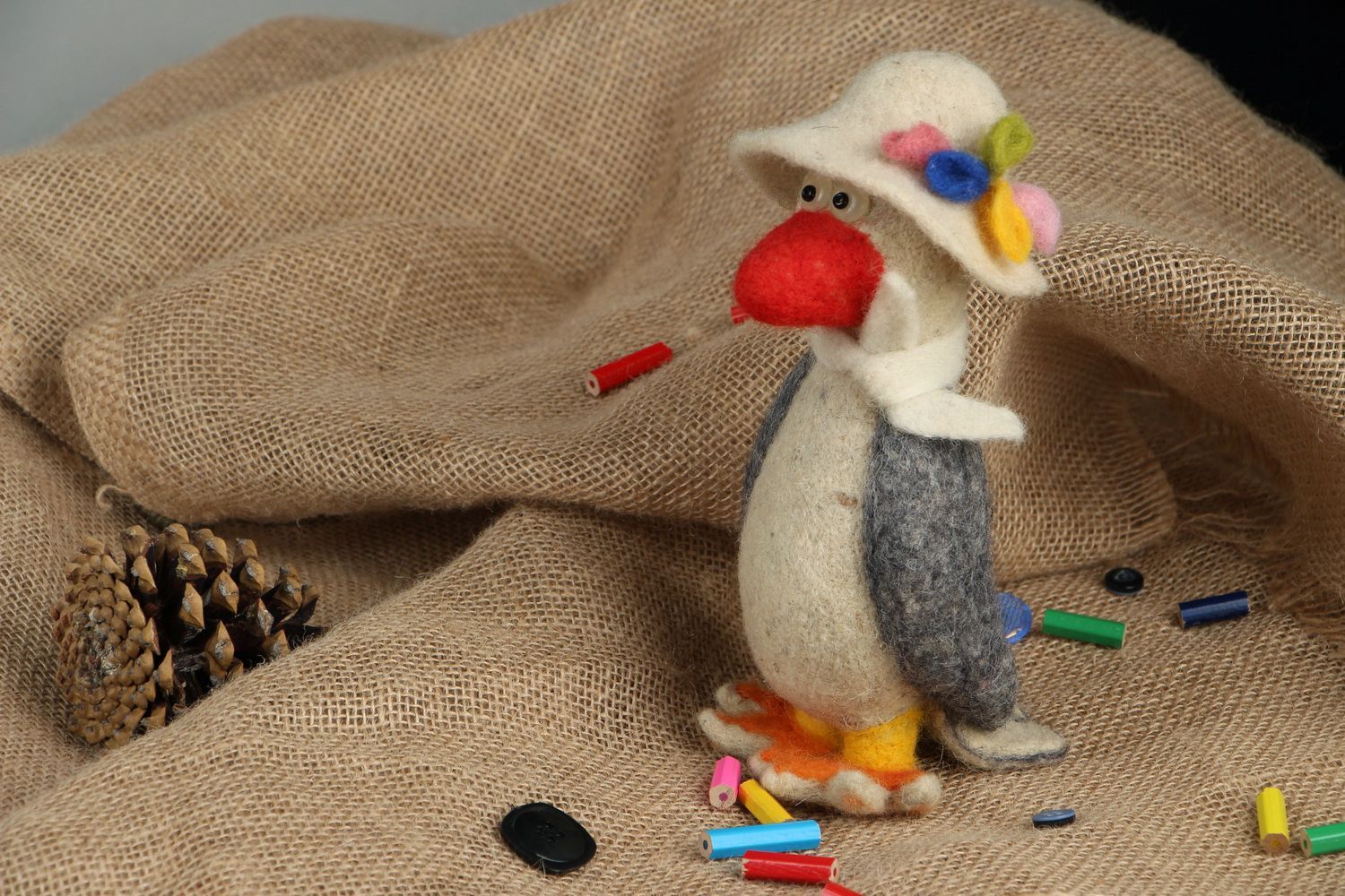 Шерстяная игрушка Птица в шляпе фото 5