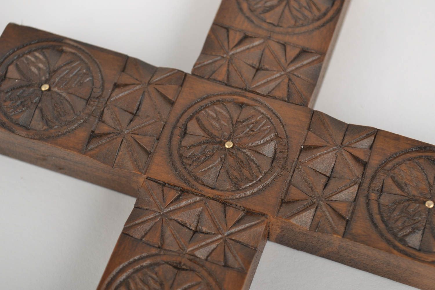 Croix en bois fait main Objet religieux design mural Déco maison avec motifs photo 2