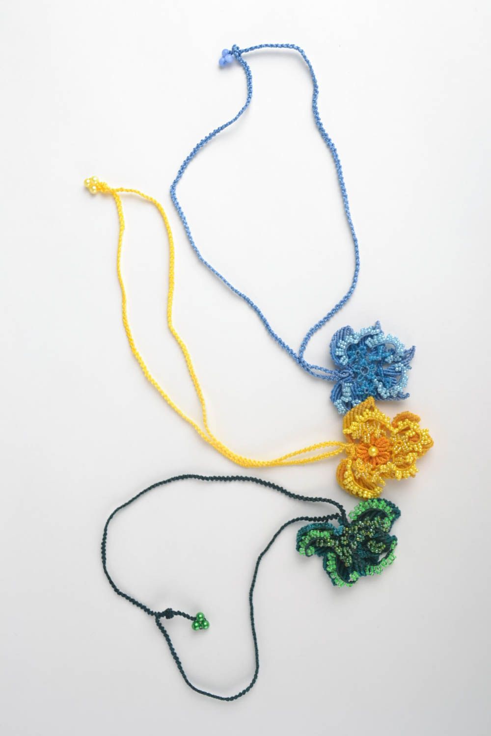 Украшения ручной работы текстильные кулоны подвески на шею 3 шт разноцветные фото 2