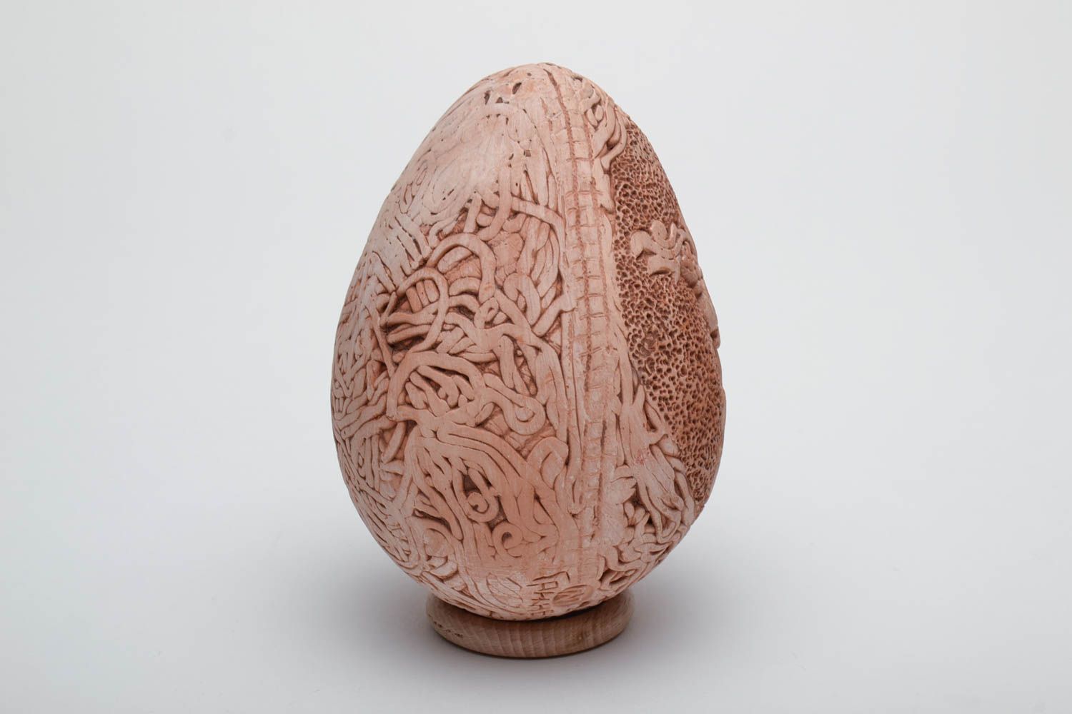 Глиняное пасхальное яйцо с вензелями ручная работа  фото 3