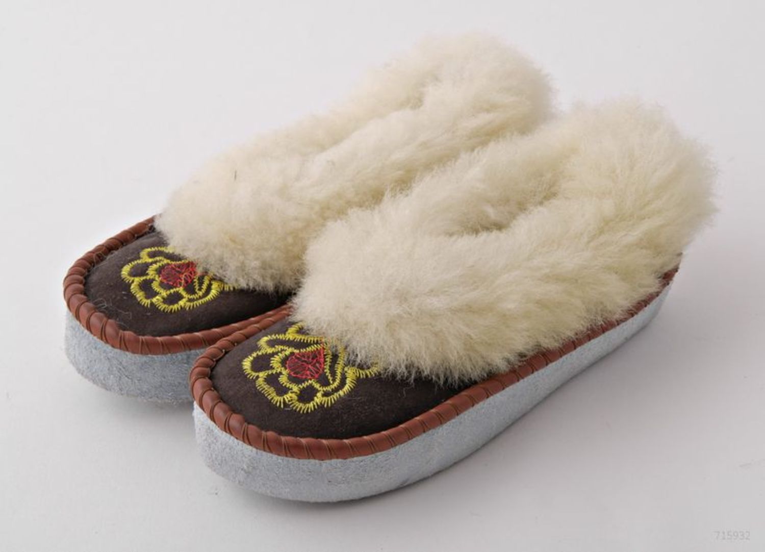 Women's slippers made ​​of lambskin photo 3