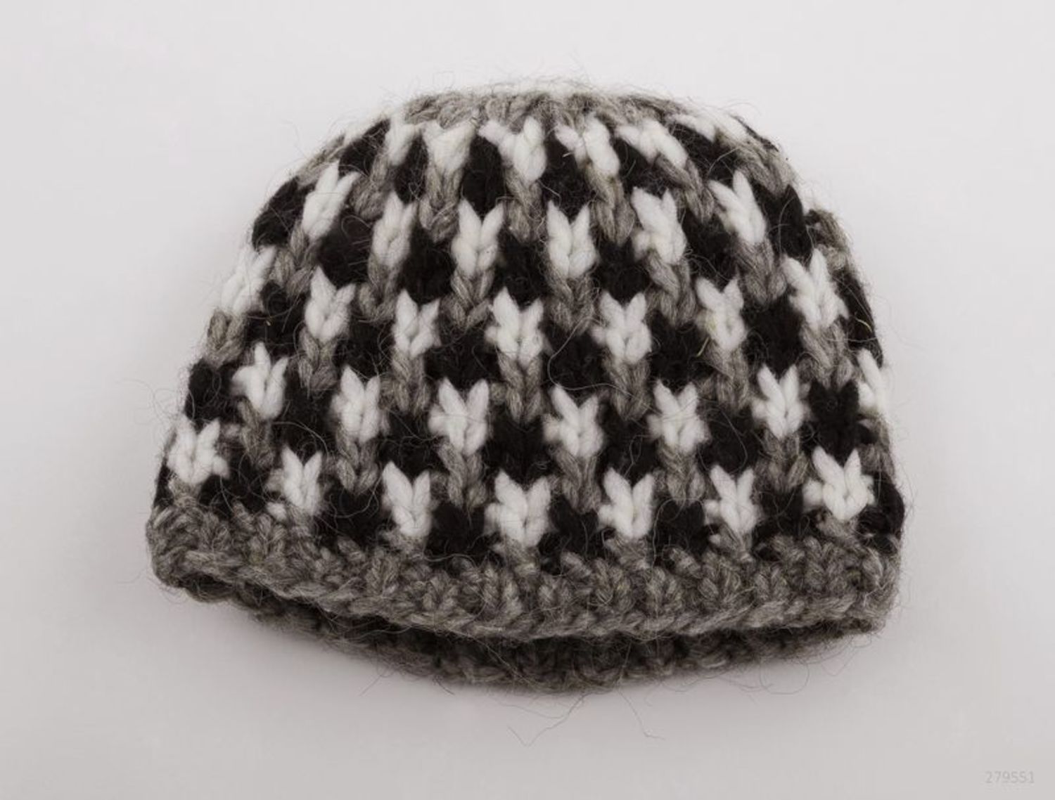 Knitted woolen hat  photo 2