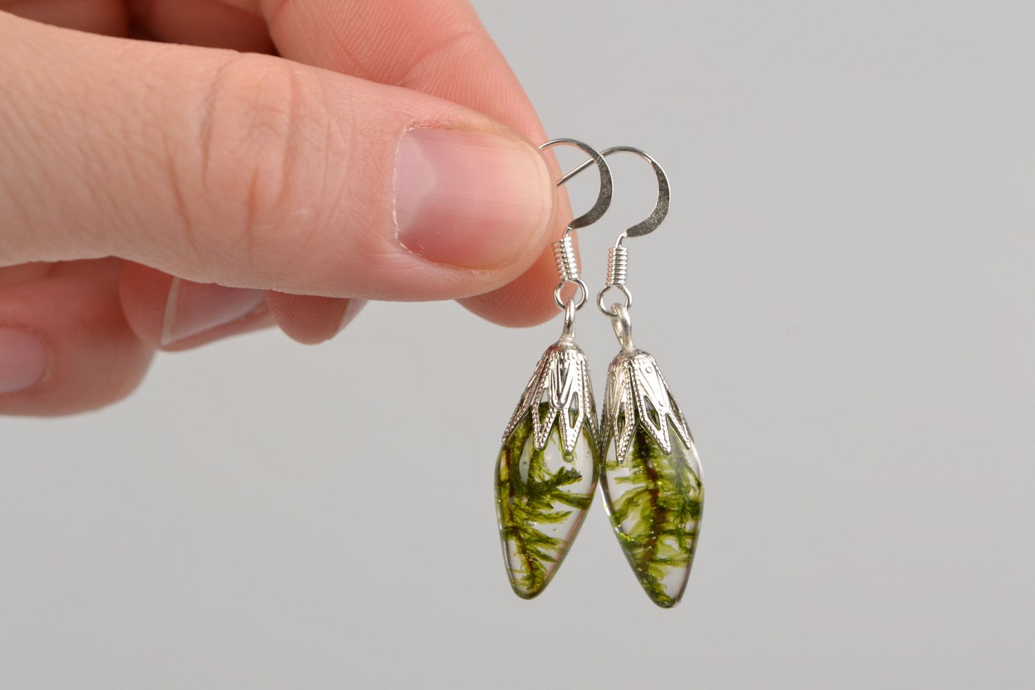 Transparent handmade botanical drop earrings with real moss coated with epoxy photo 2