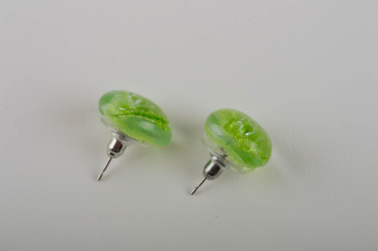 Boucles d'oreilles puces Bijou fait main rondes vertes en verre Cadeau femme photo 3