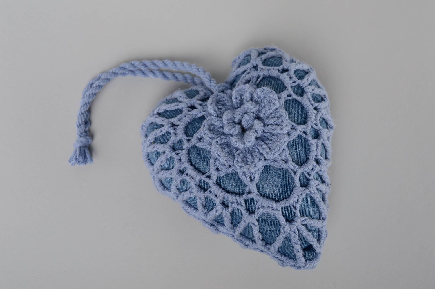 Интерьерная подвеска из ниток ручной работы Сердце синее фото 1