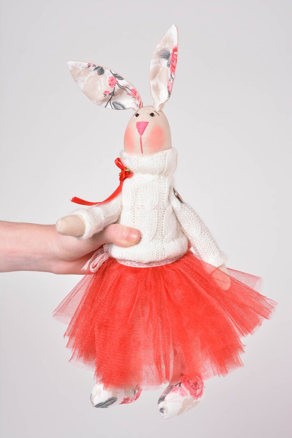 Игрушка заяц ручной работы авторская игрушка красивая стильный подарок из ткани фото 2