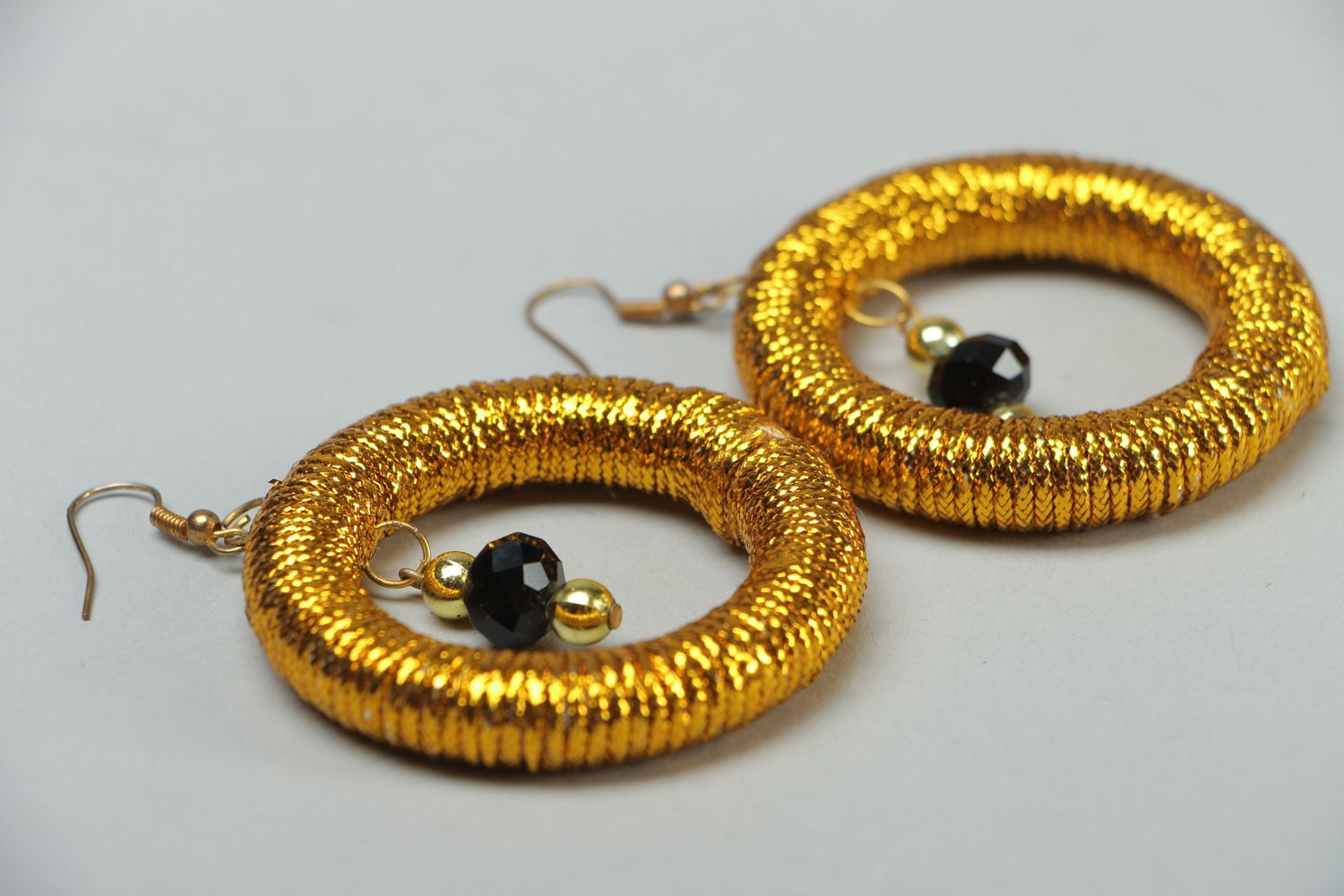 Large hoop earrings of golden color photo 2
