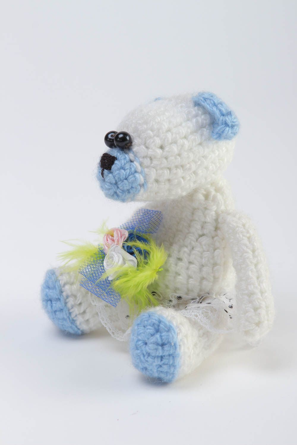 Jouet tricoté Peluche faite main ourson blanc-bleu avec fleurs Cadeau enfant photo 2