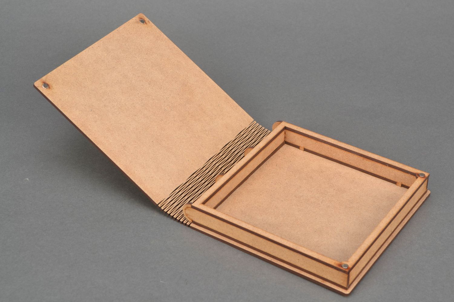 Portagioielli a forma di libro fatto a mano scrignetto semilavorato di legno
 foto 4
