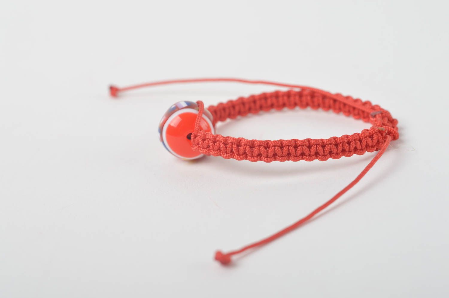Браслет ручной работы браслет из шнурков плетеный браслет красный с бусиной фото 2