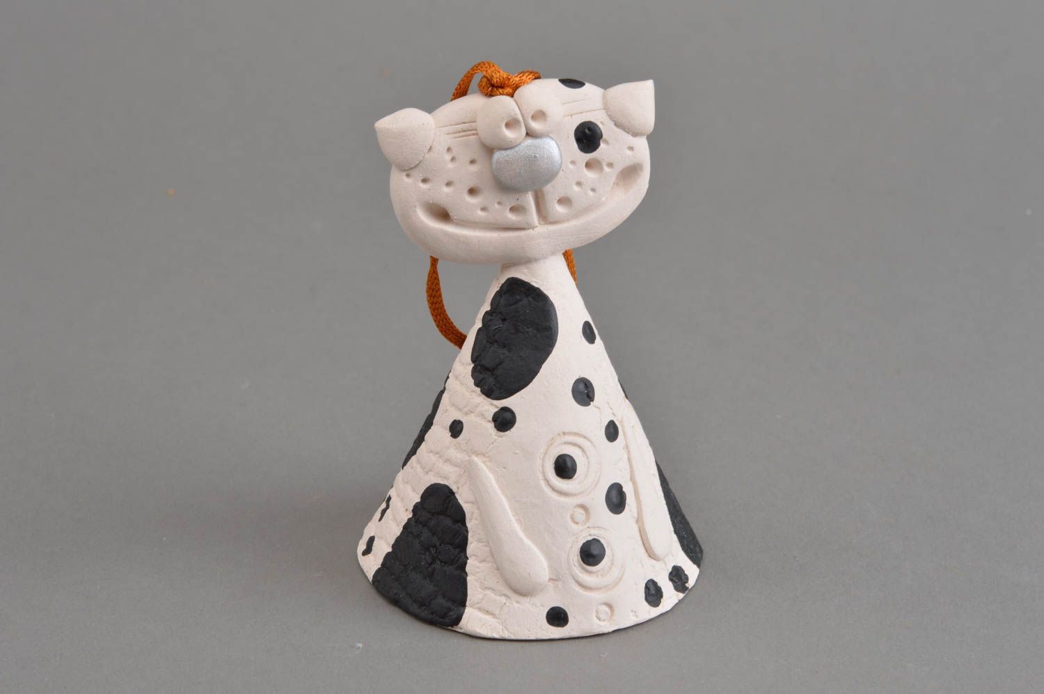 Handmade stylish unusual decorated with paints clay bell in shape of cat photo 3