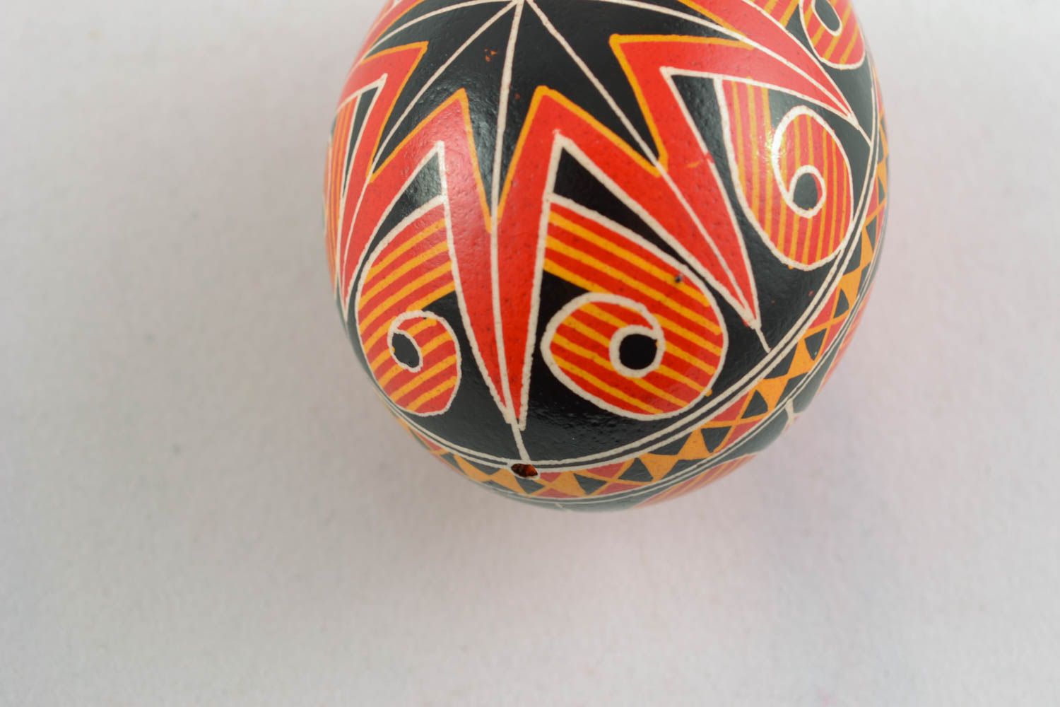 Huevo de Pascua sobre base de huevo de gallina foto 3