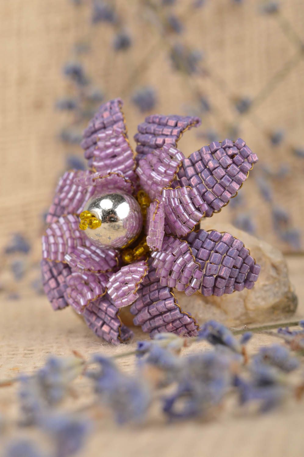 Broche en perles de rocaille tchèques fleur mauve belle originale faite main photo 1