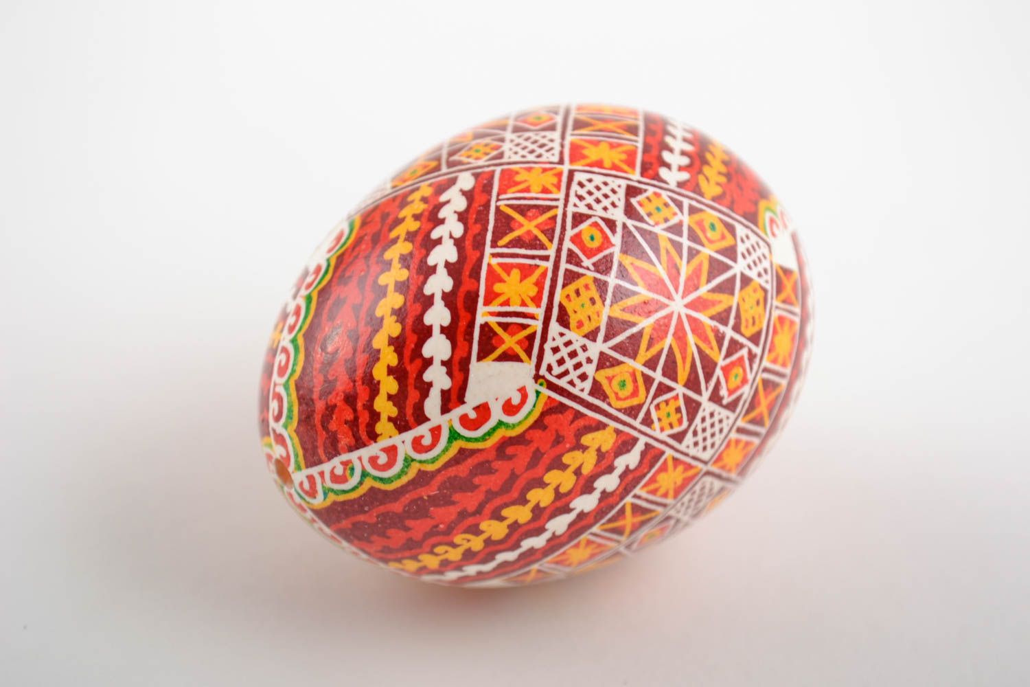 Huevo de Pascua hecho a mano pintado con símbolos foto 4