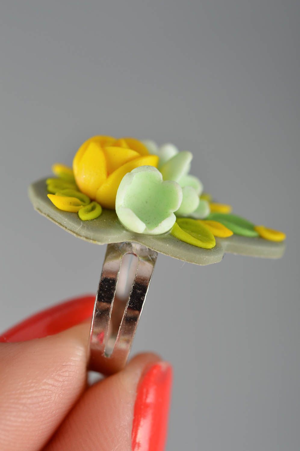 Кольцо из полимерной глины ручной работы красивое цветочное женское авторское фото 3